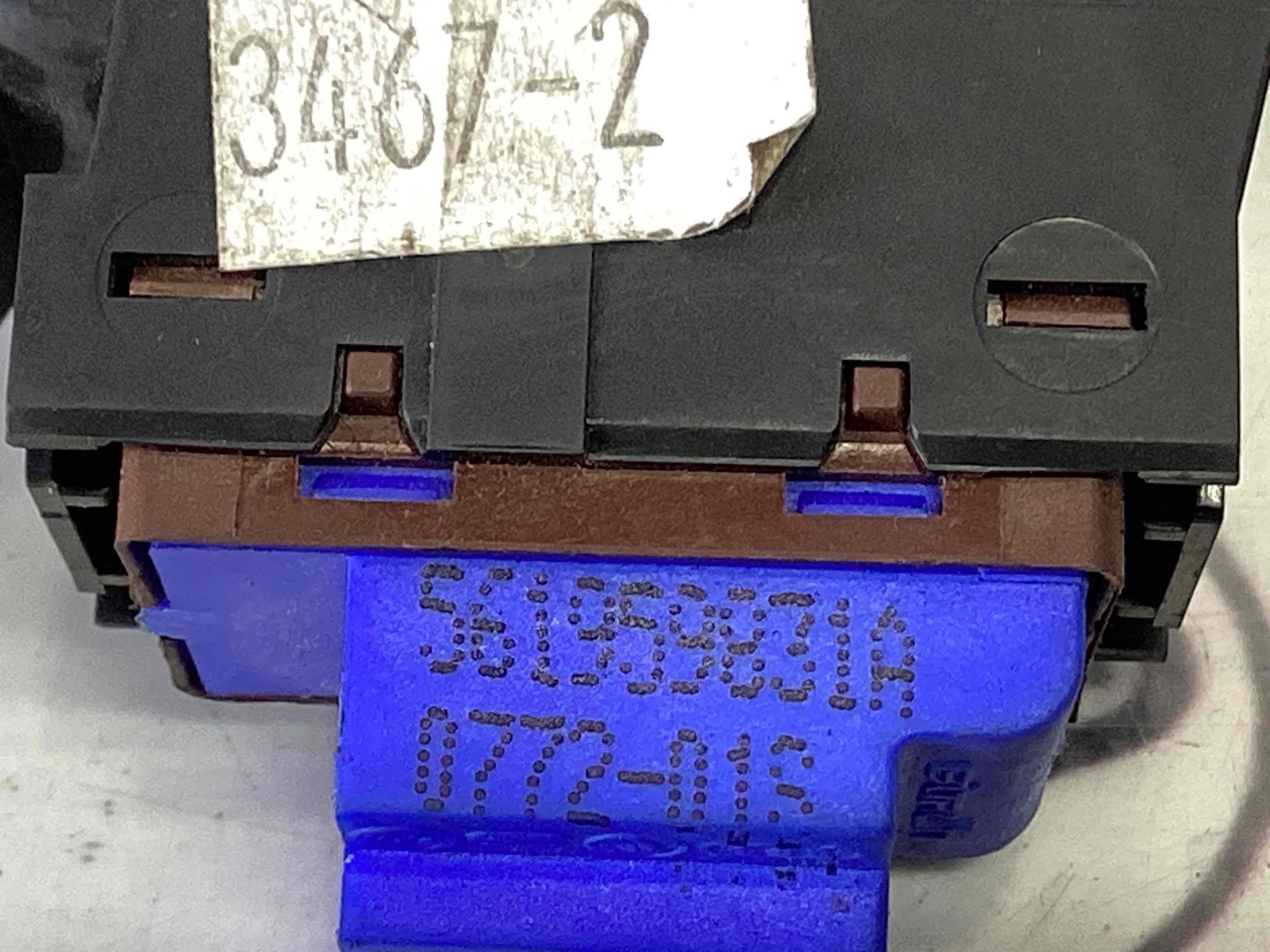 Кнопка відкриття багажника