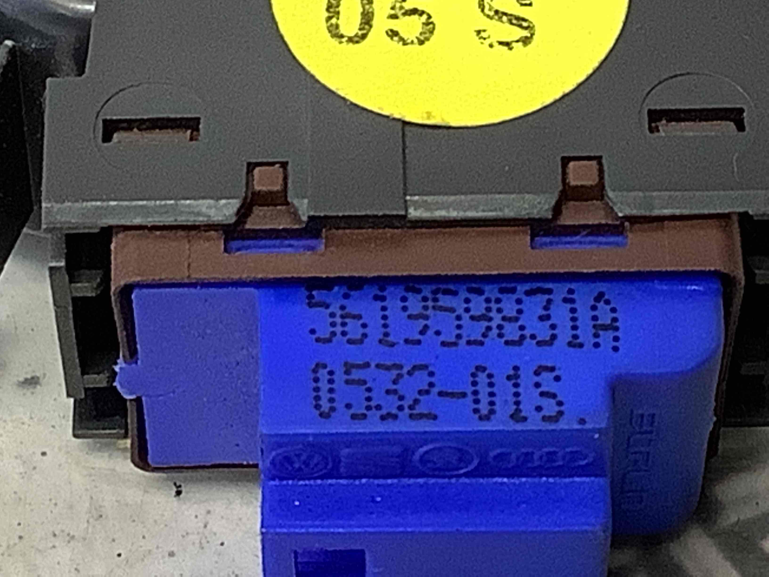 Кнопка відкриття багажника