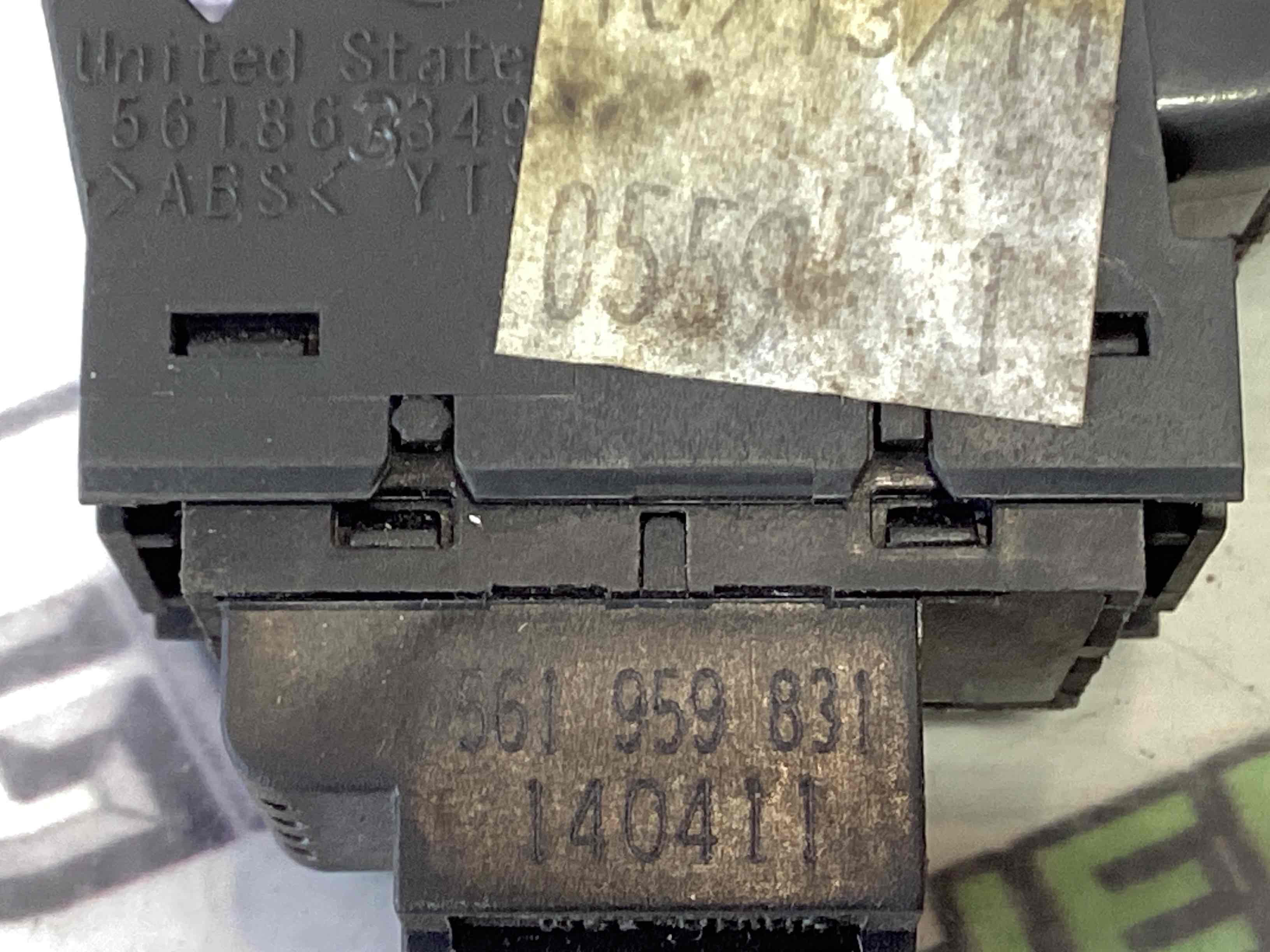 Кнопка відкриття багажника