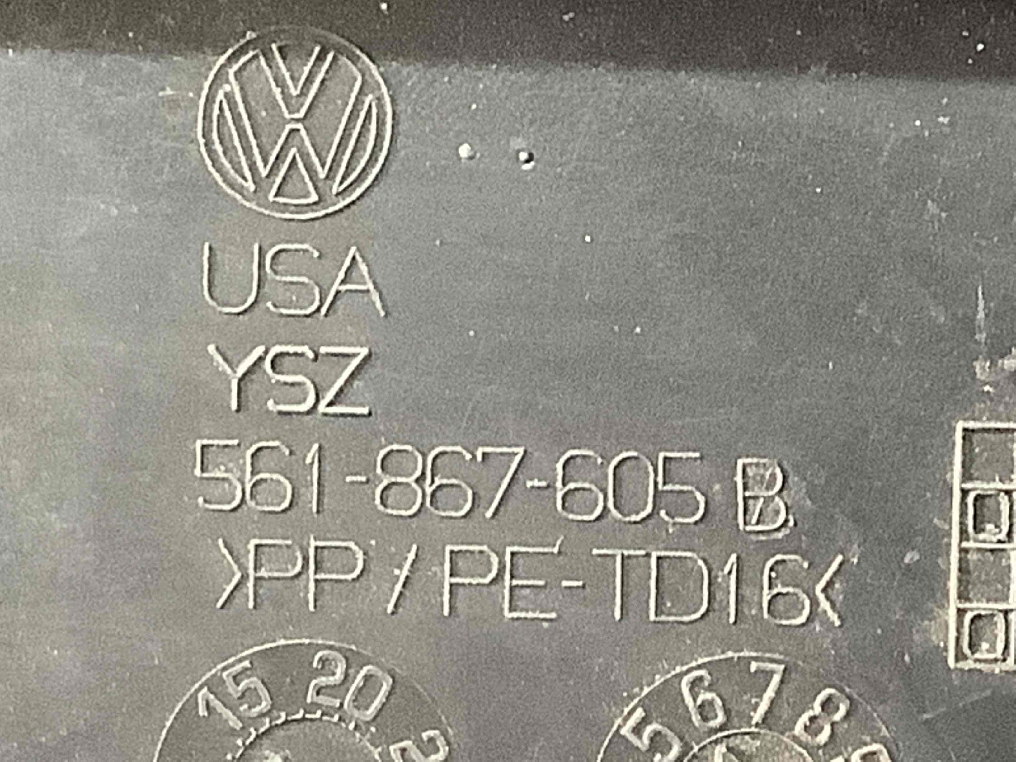 Обшивка кришки багажника