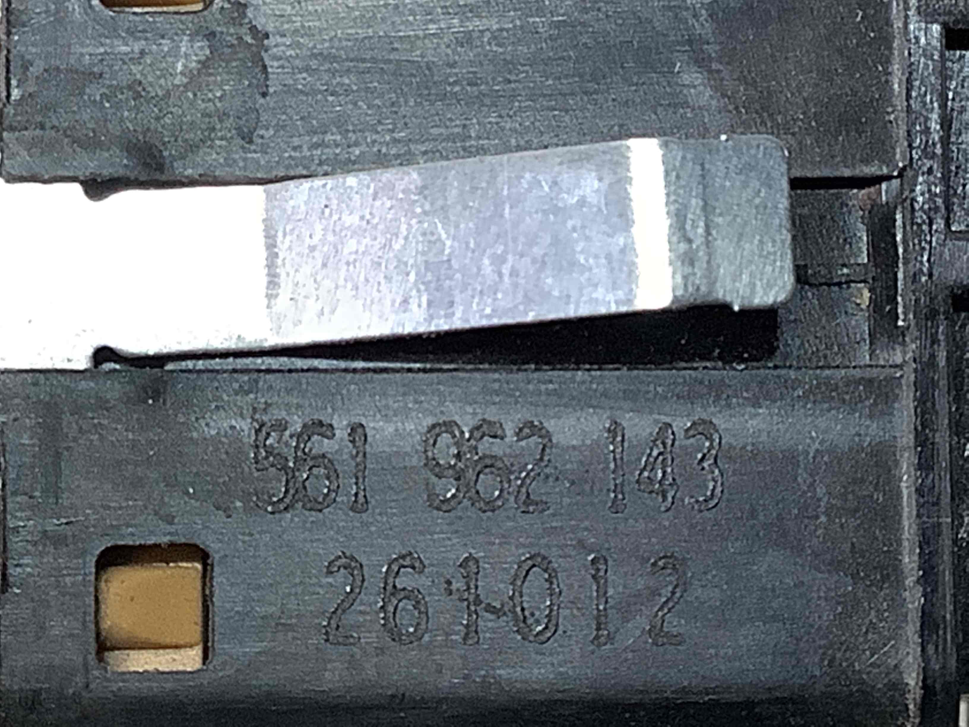 Кнопка відкриття багажника