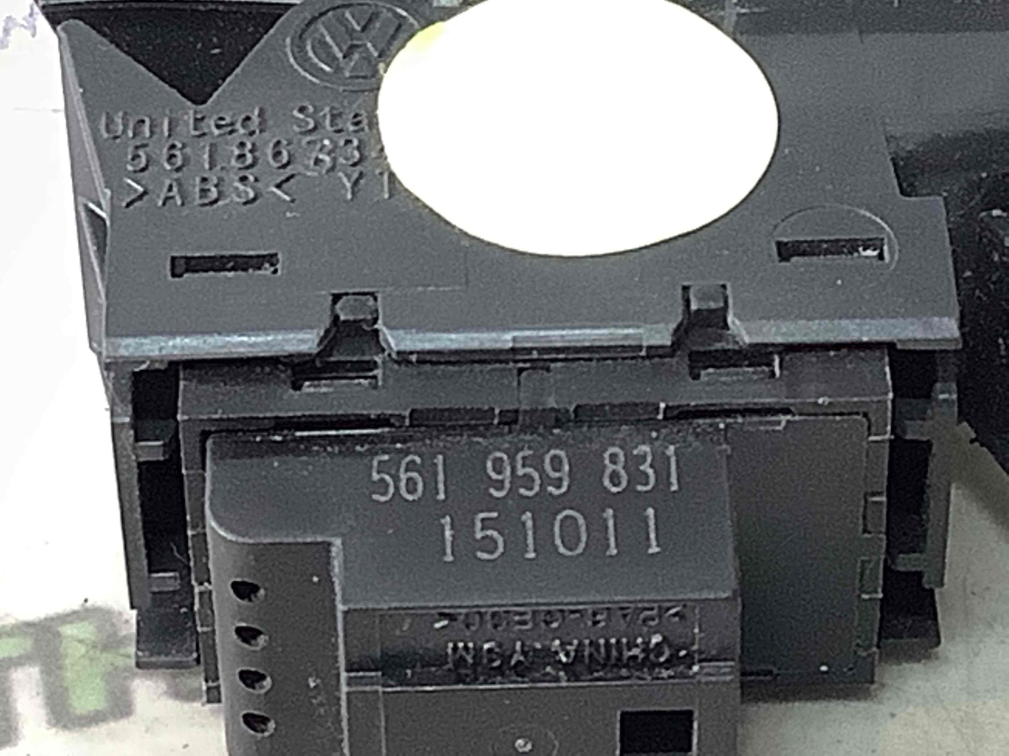 Кнопка відкриття багажника