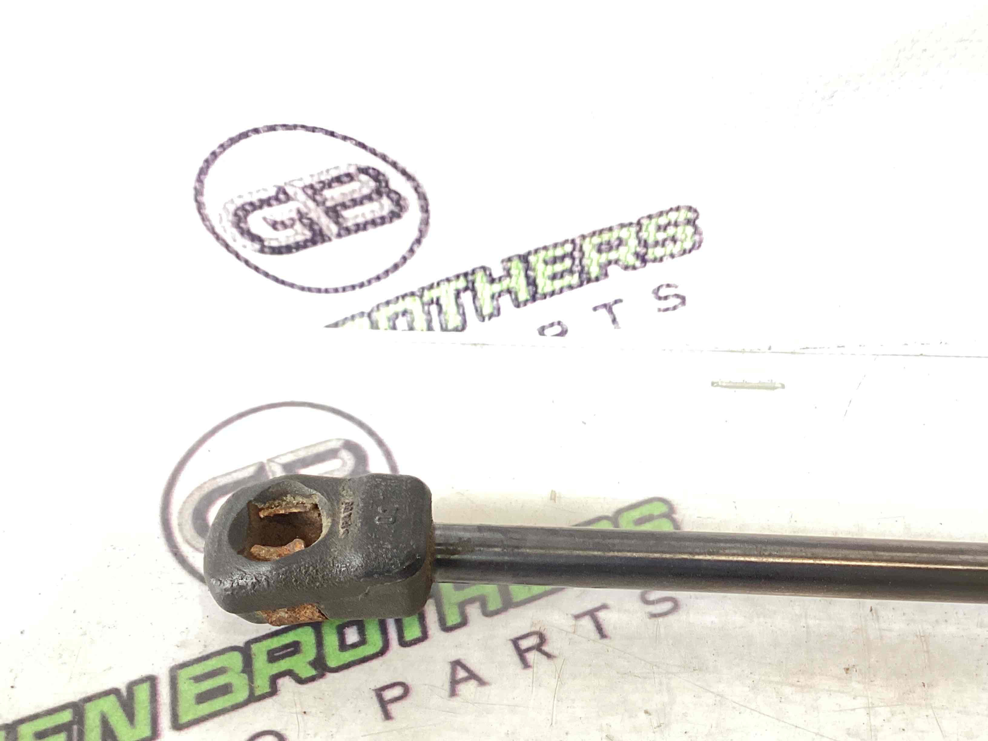 Амортизатор капота