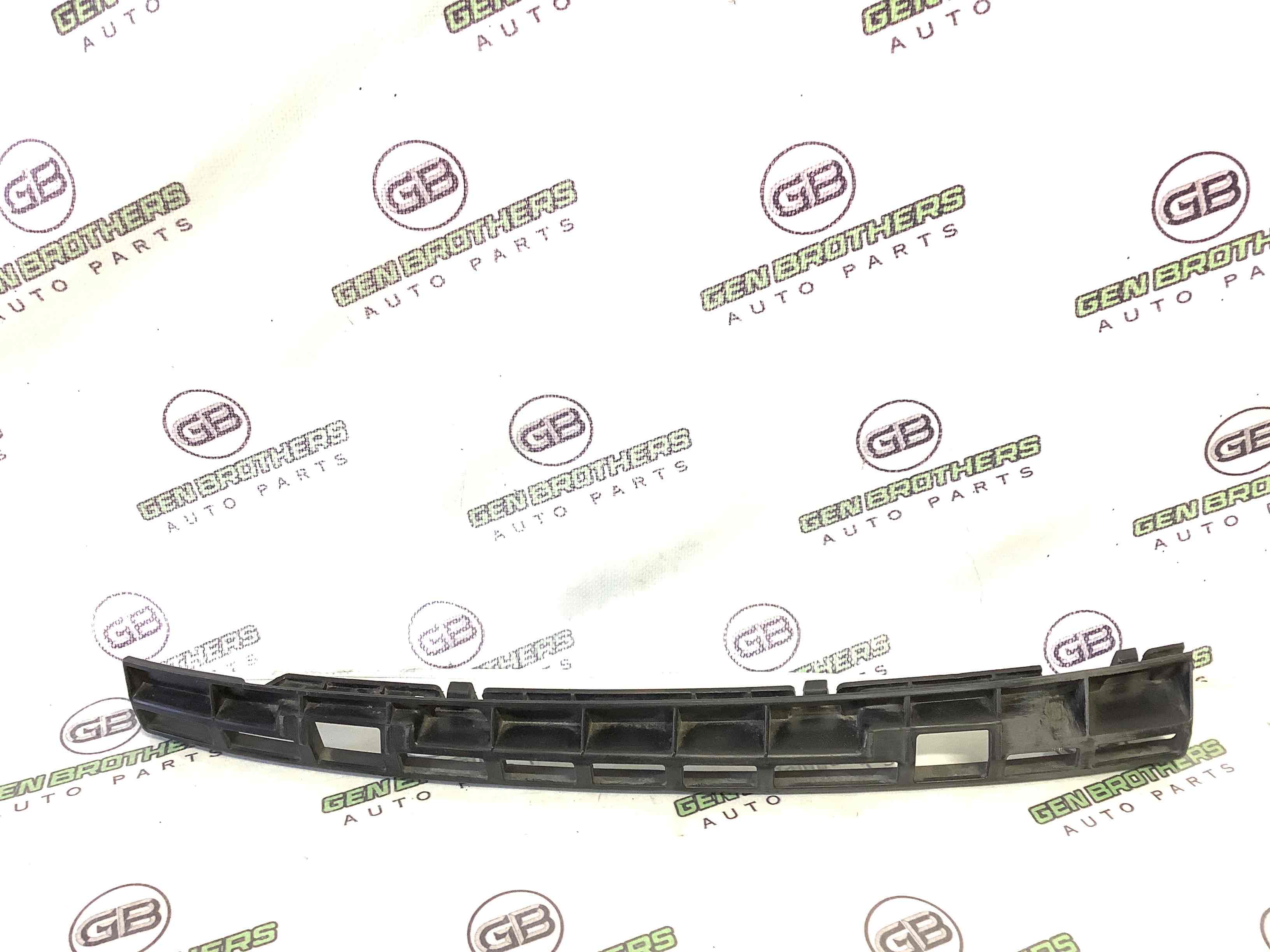 Кріплення переднього бампера праве