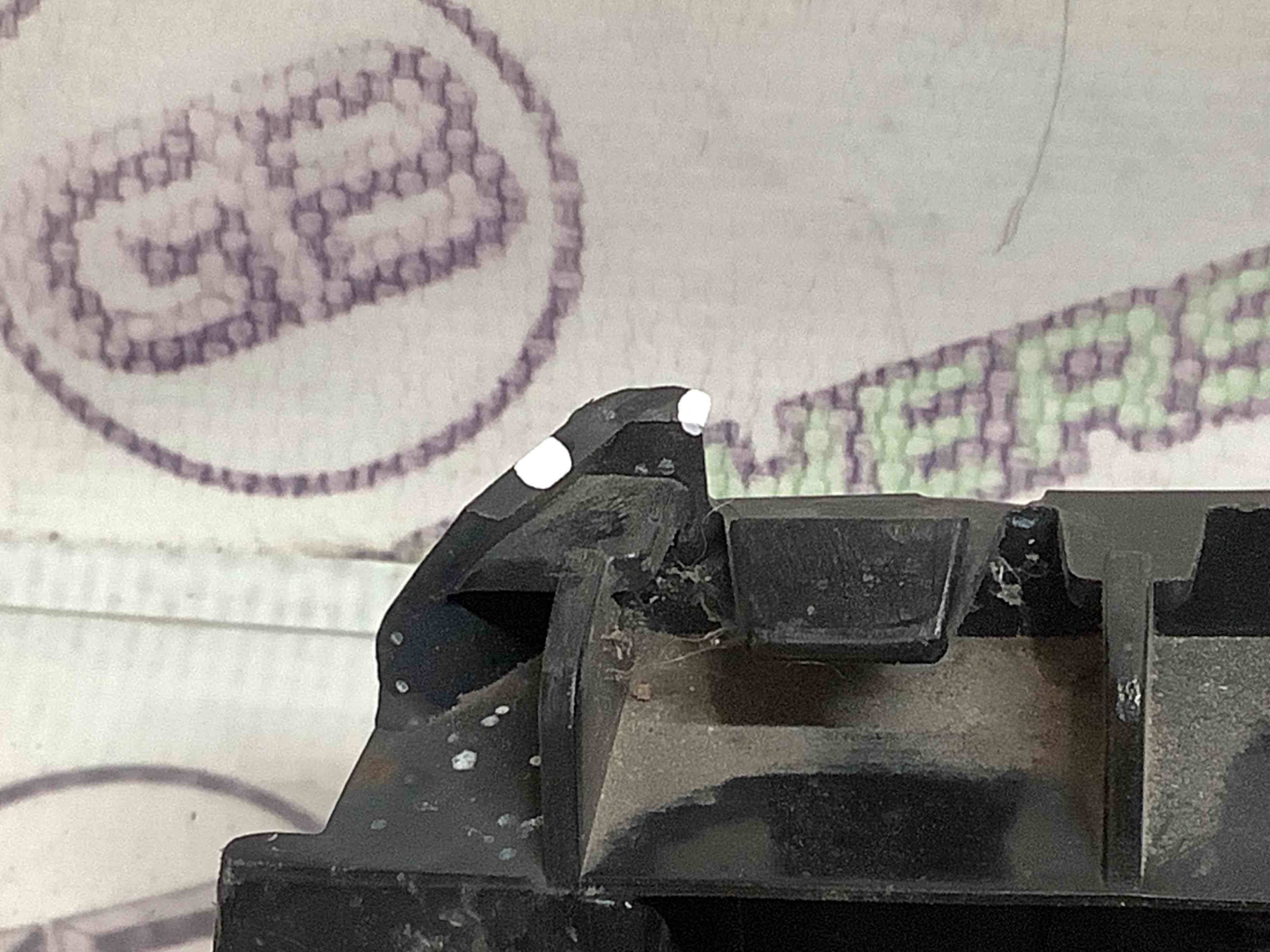 Кріплення переднього бампера ліве