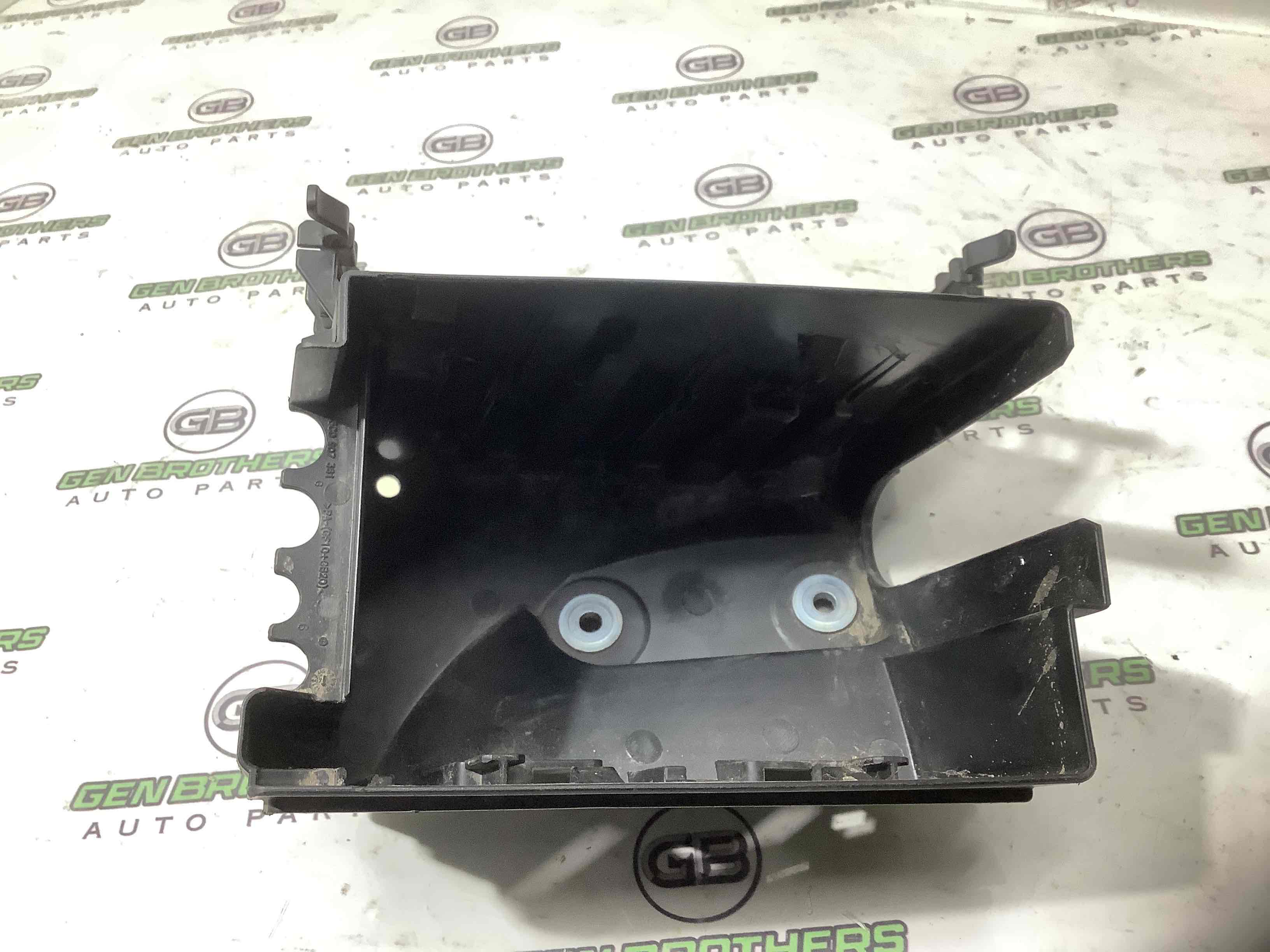 Кришка корпус блоку запобіжників