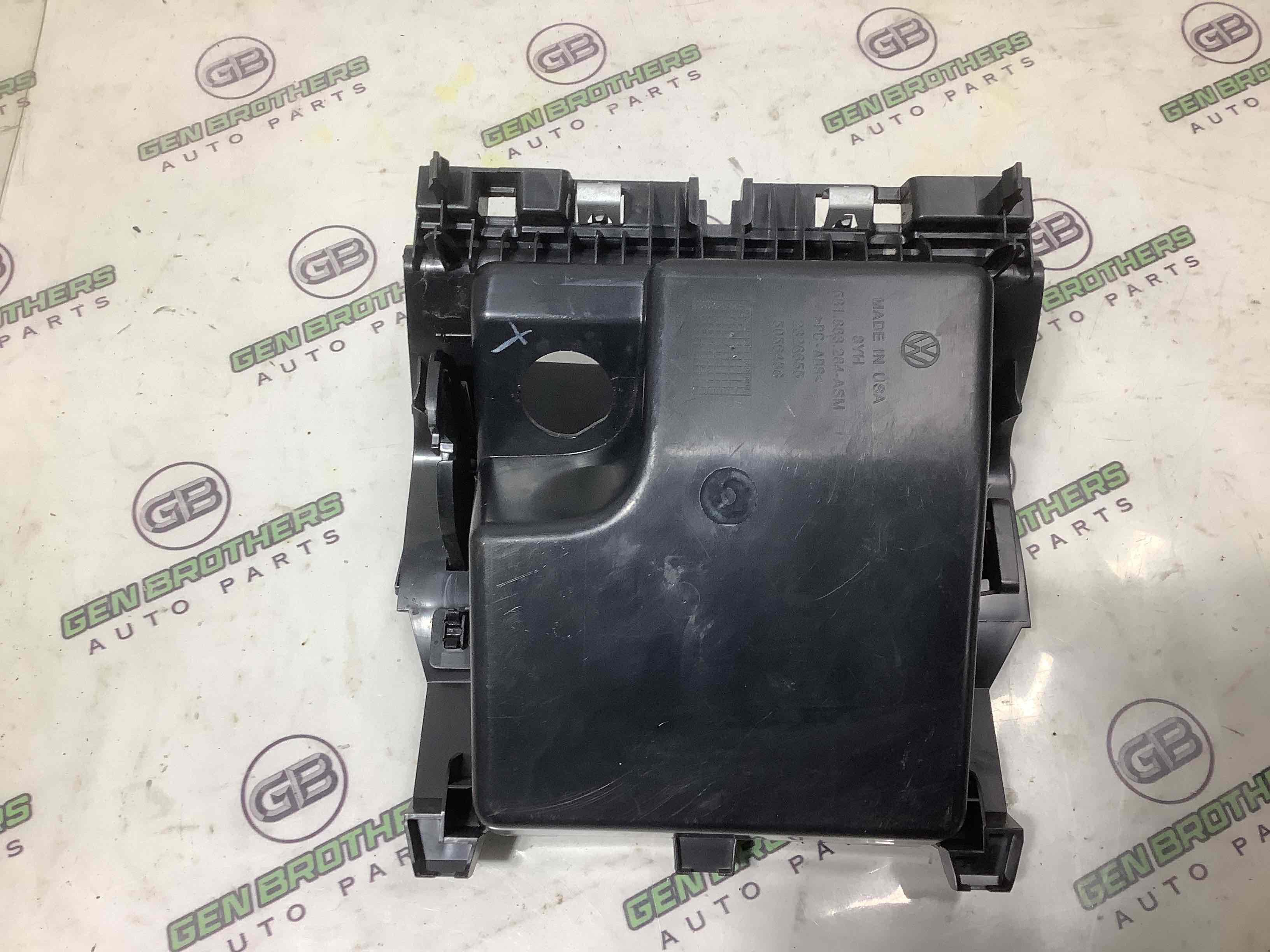 Бардачок замок бардачка, підстаканник, ящик