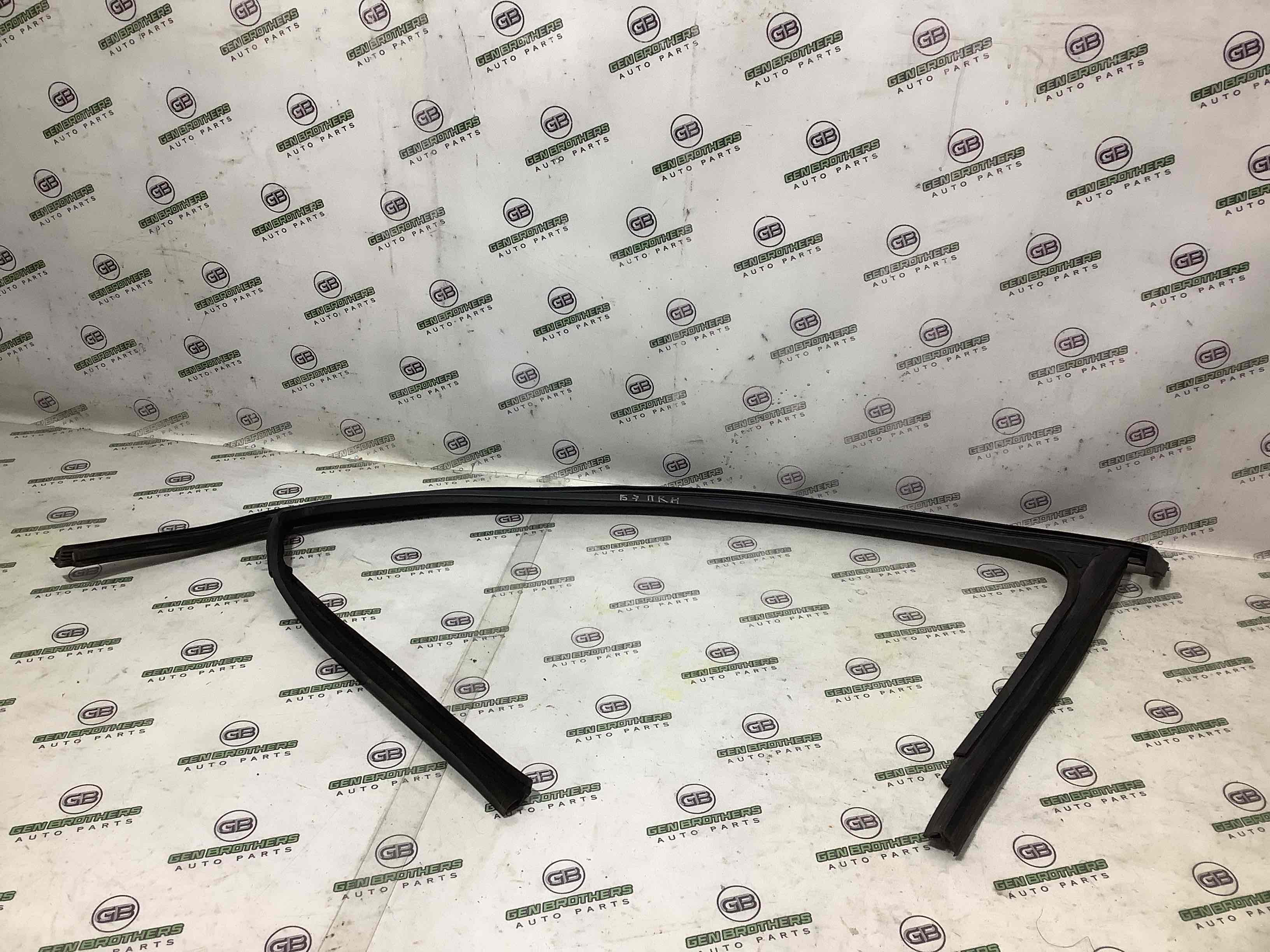 Ущільнювач скла, двері