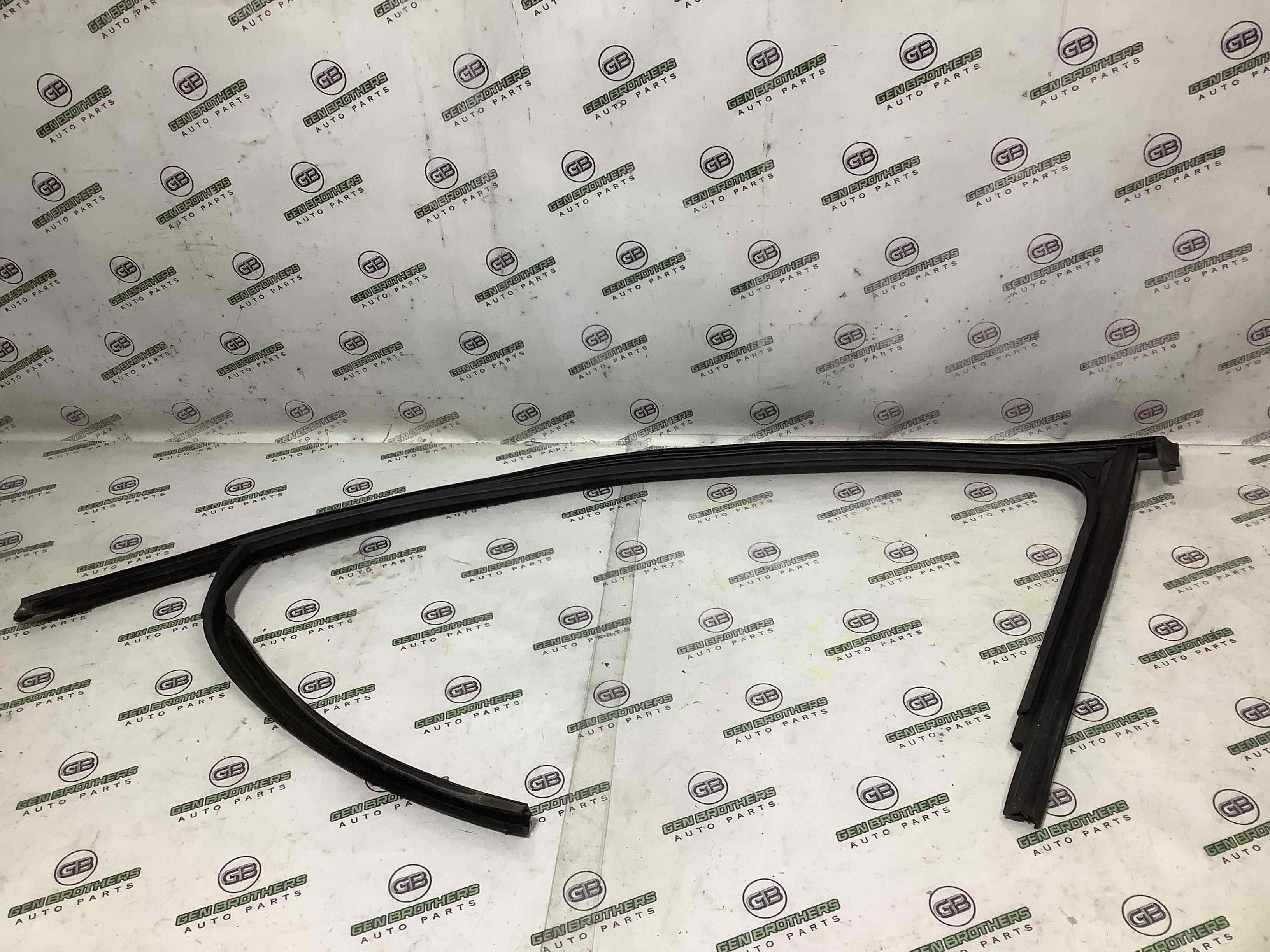 Ущільнювач скла, двері