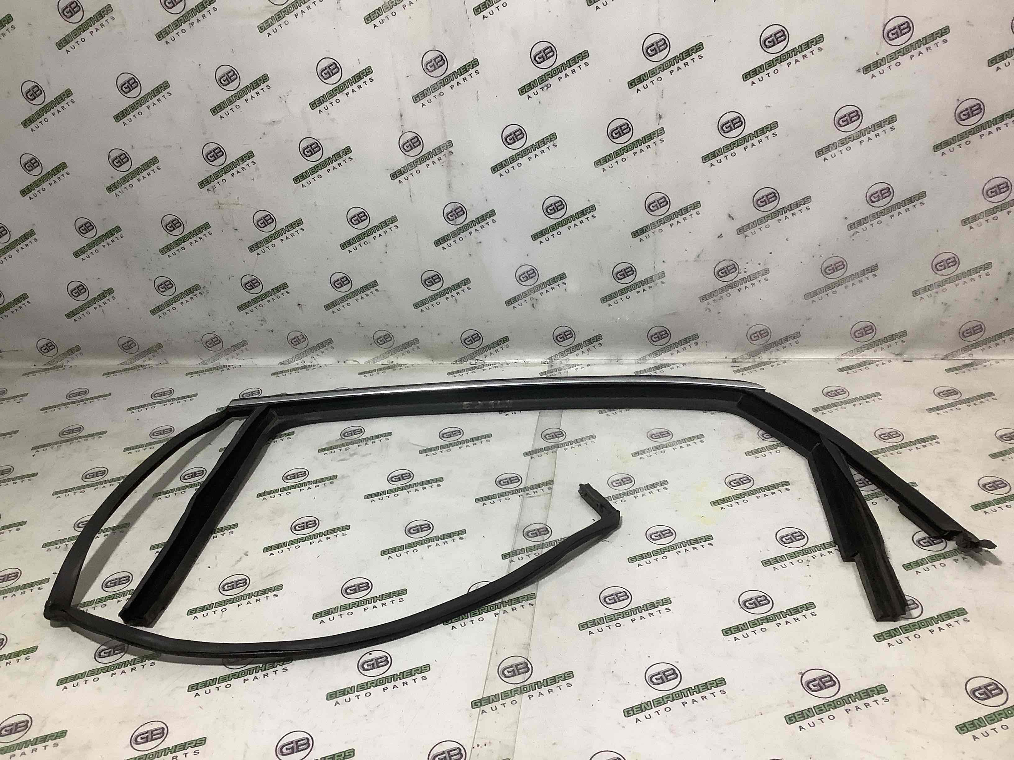 Ущільнювач скла, двері