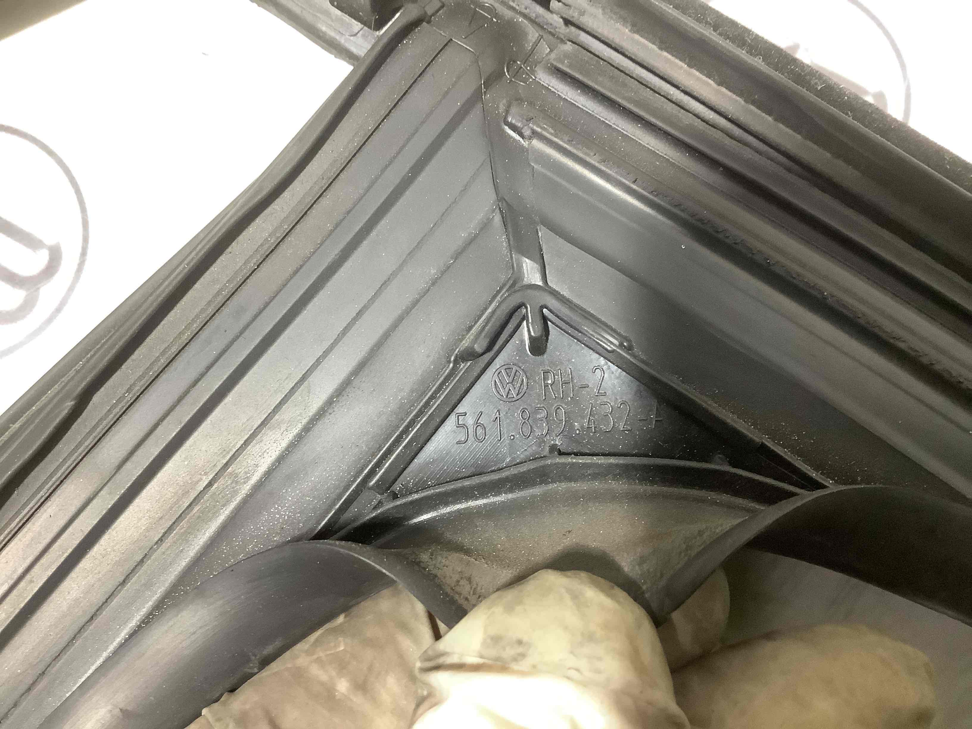 Ущільнювач скла, двері