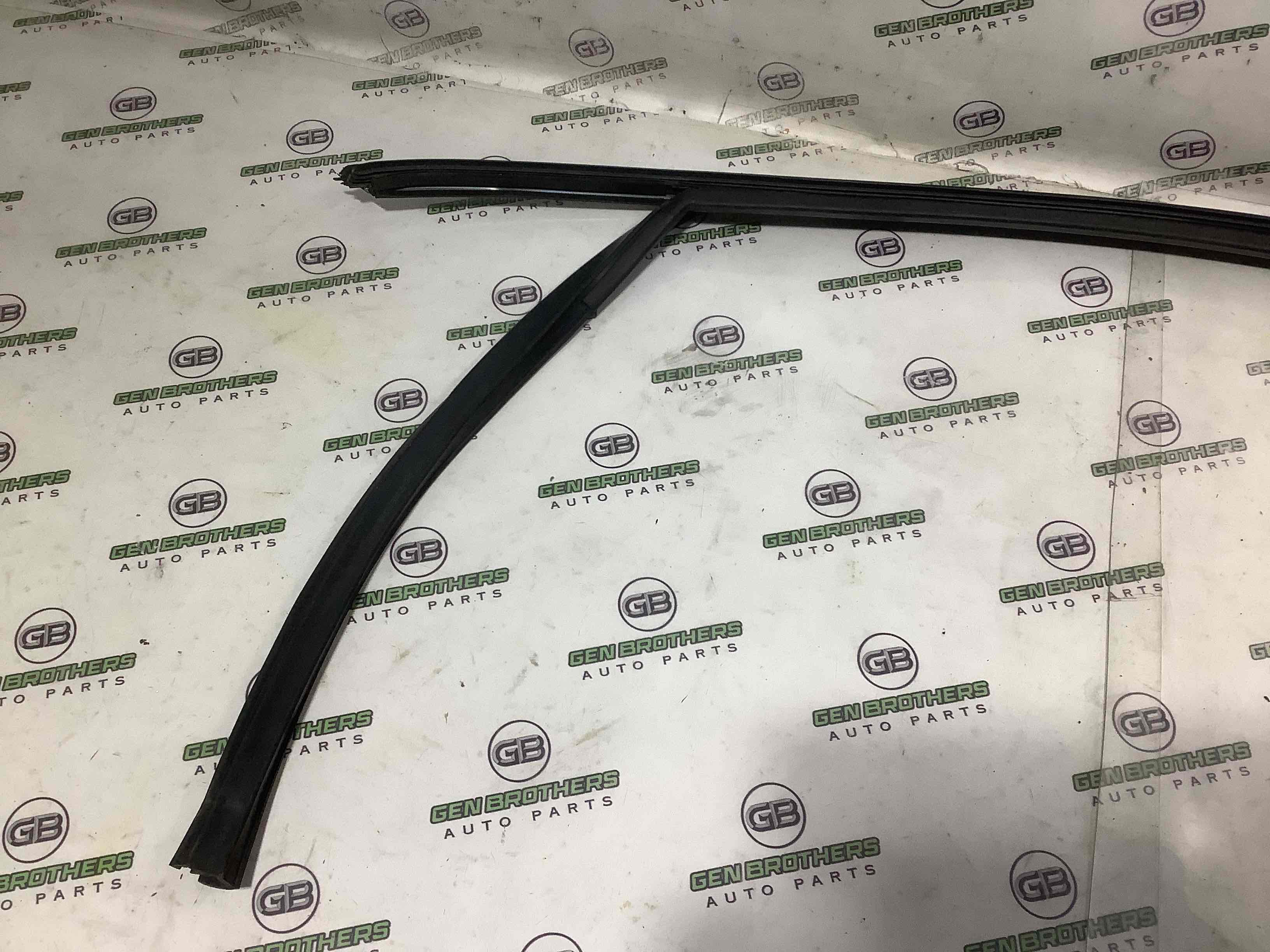 Ущільнювач скла, двері