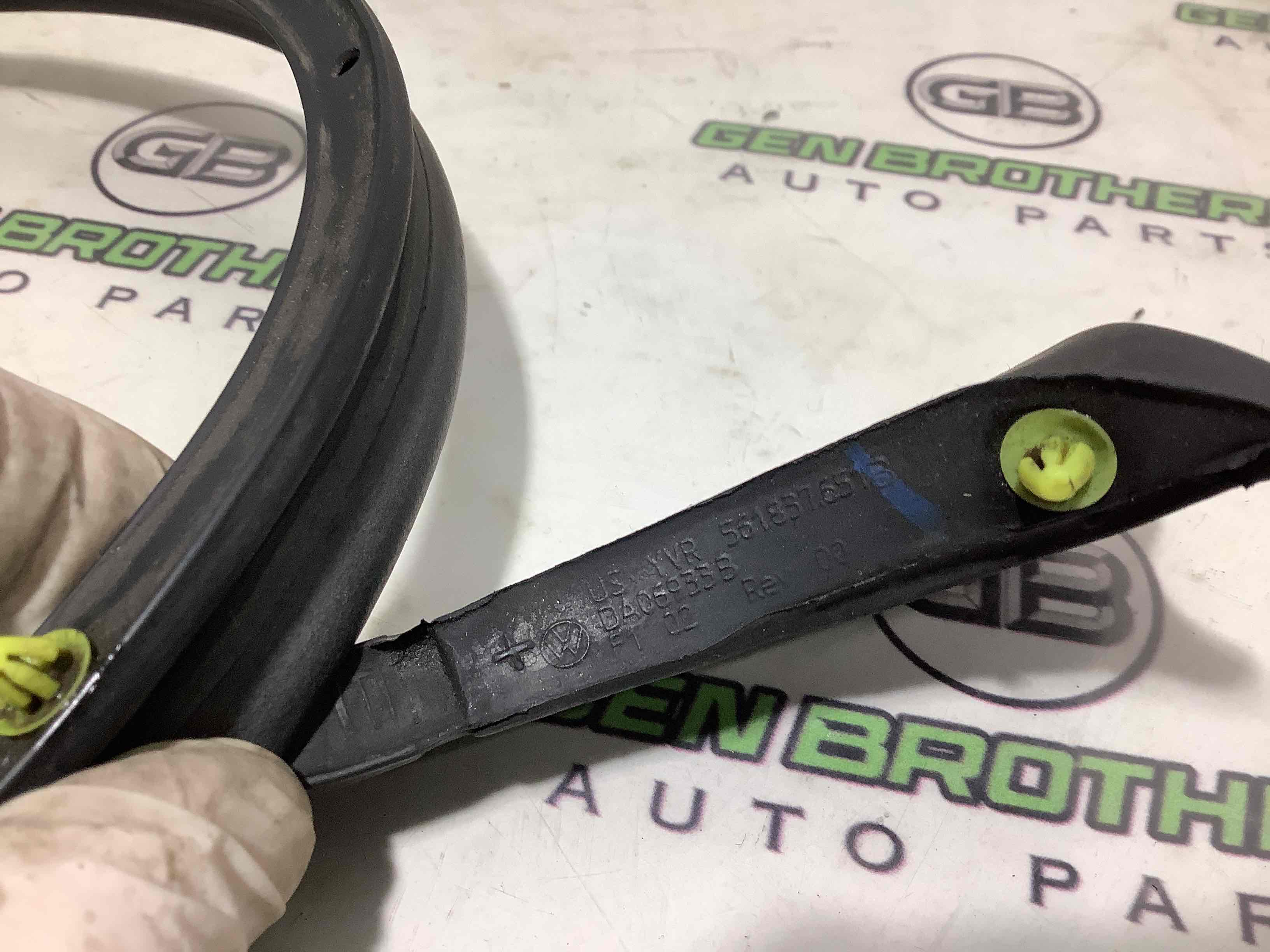 Ущільнювач скла, двері