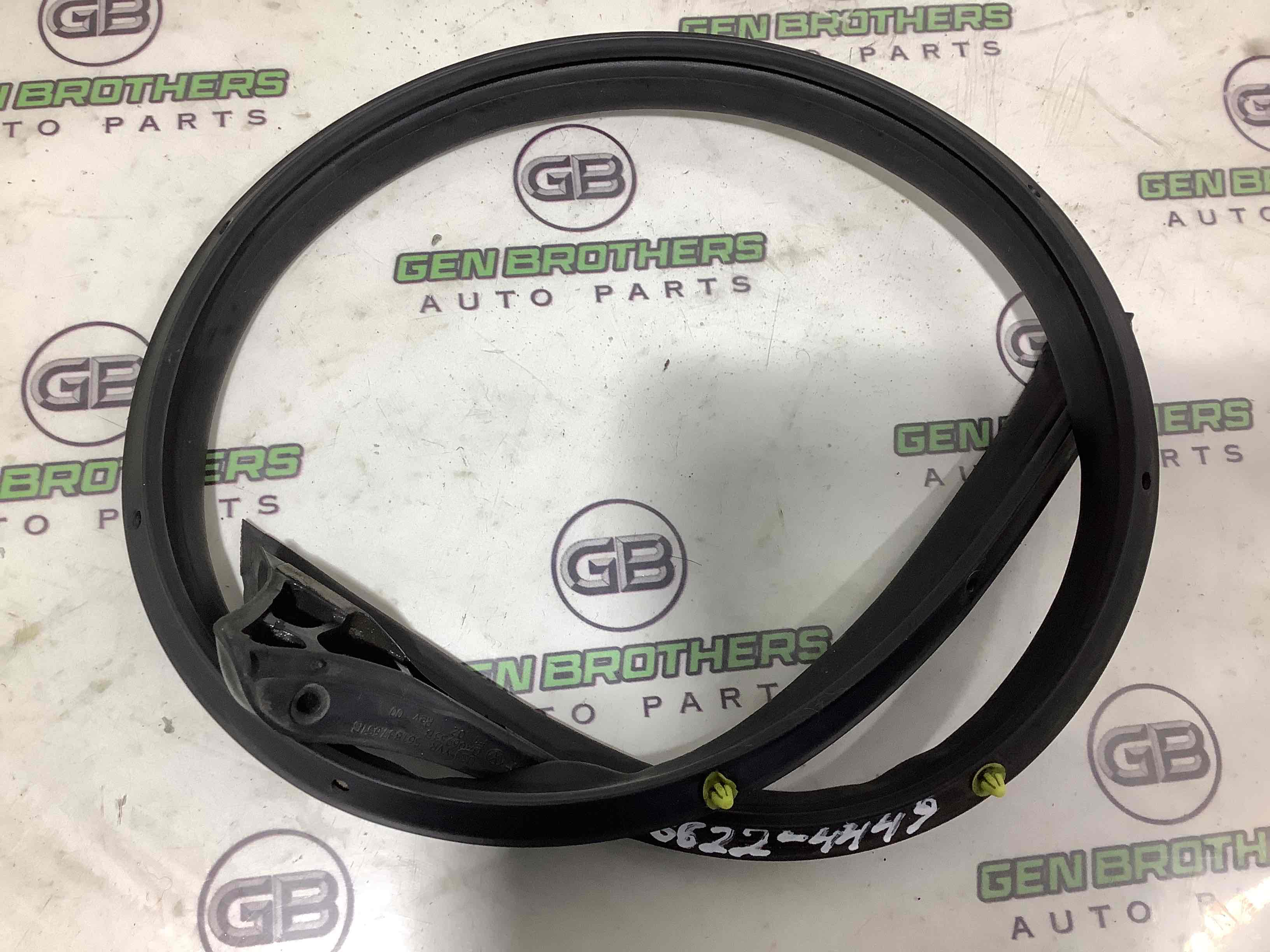 Ущільнювач скла, двері