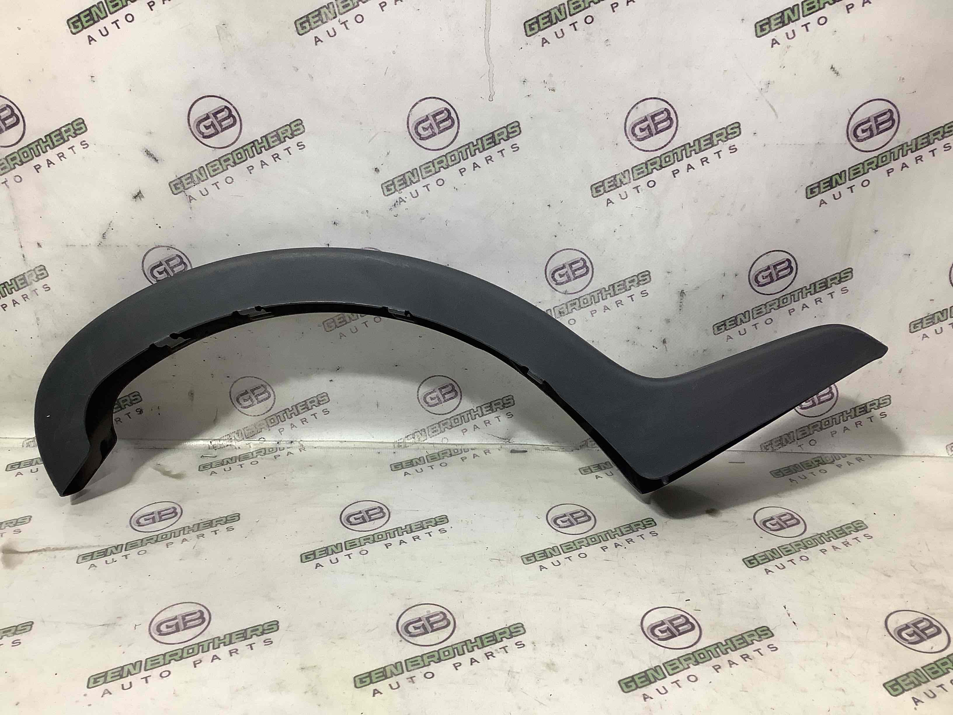 Накладка петлі кришки багажника