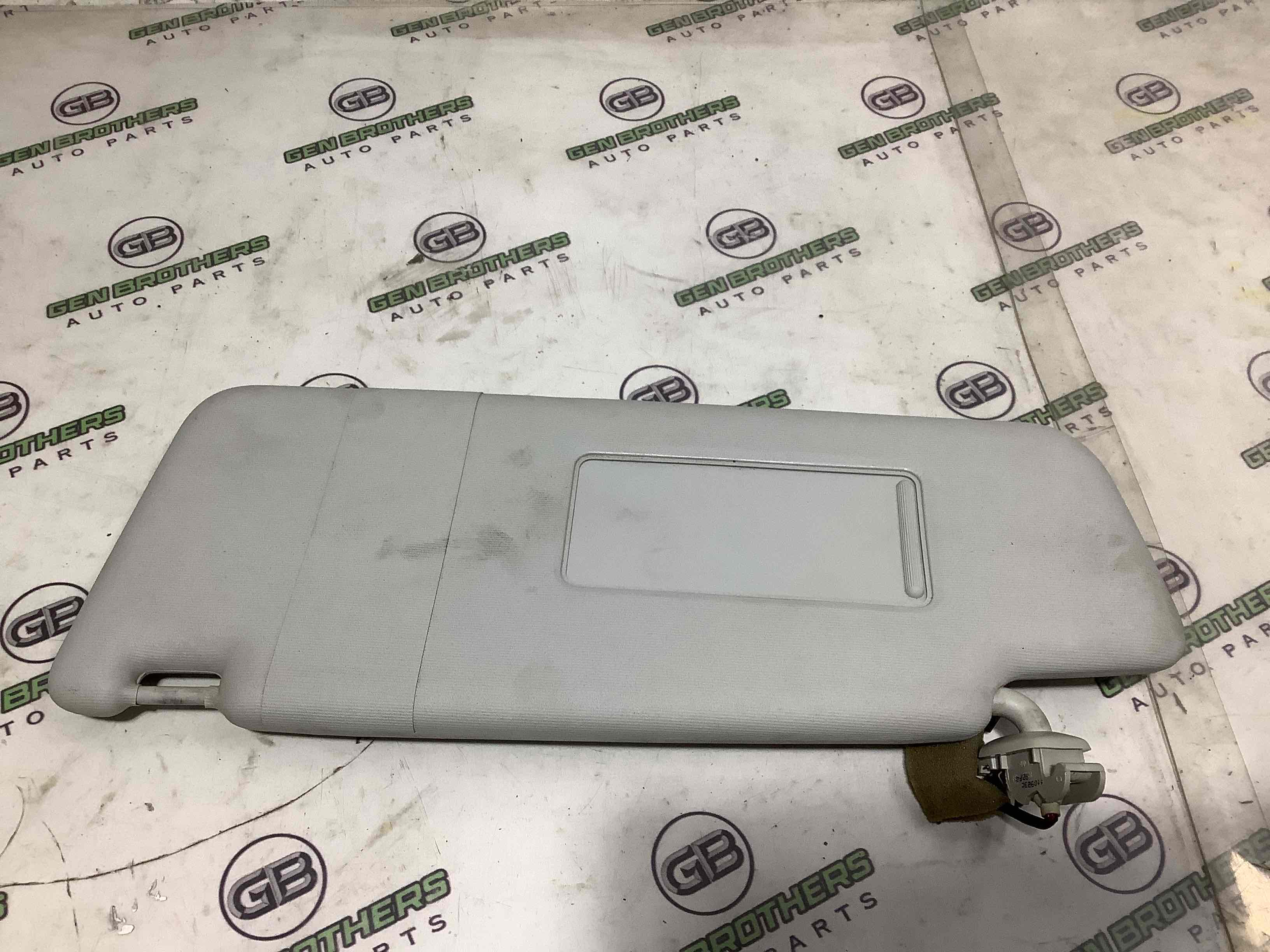 Козирок сонцезахисний