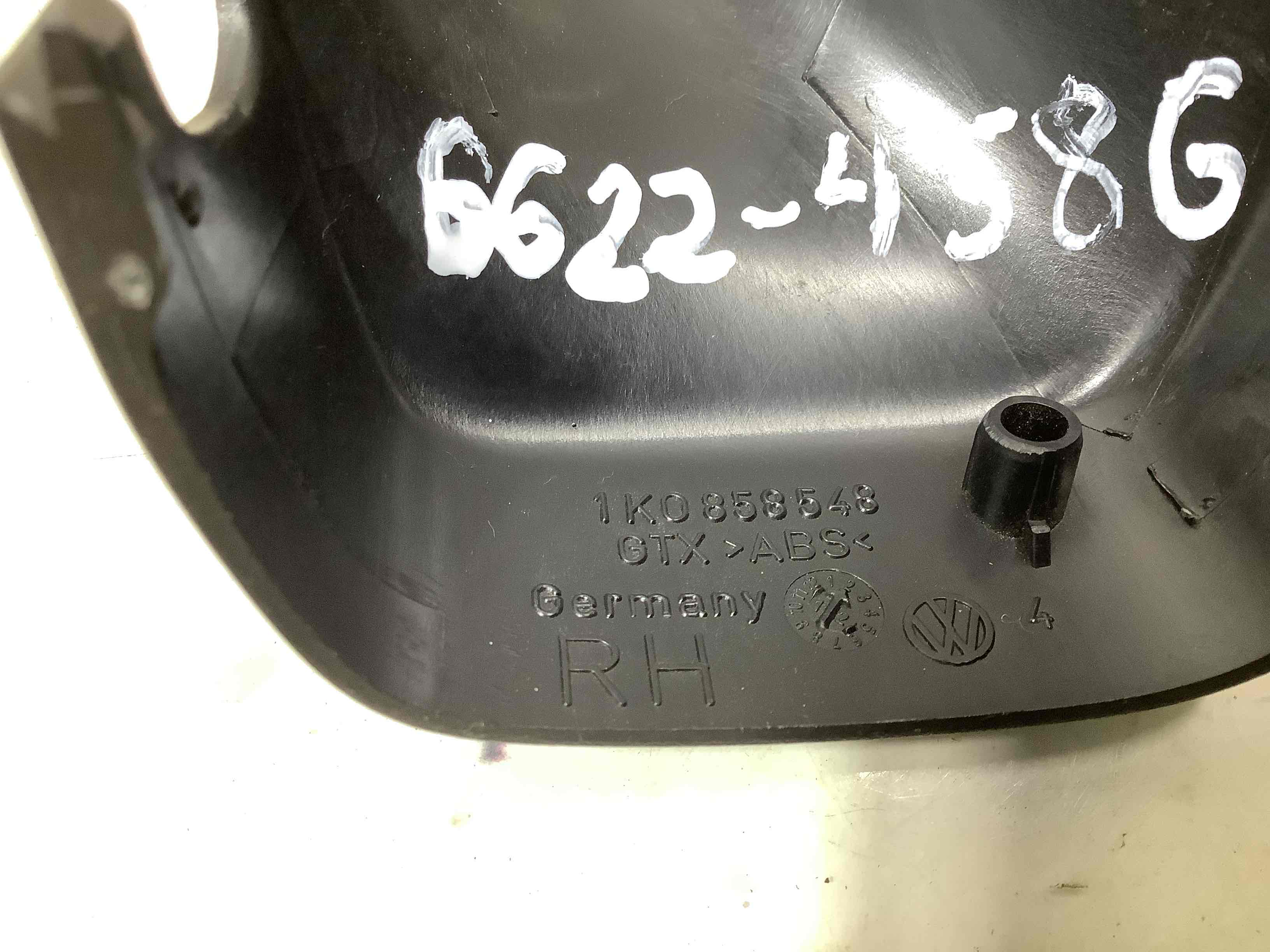 Пластикові елементи салону