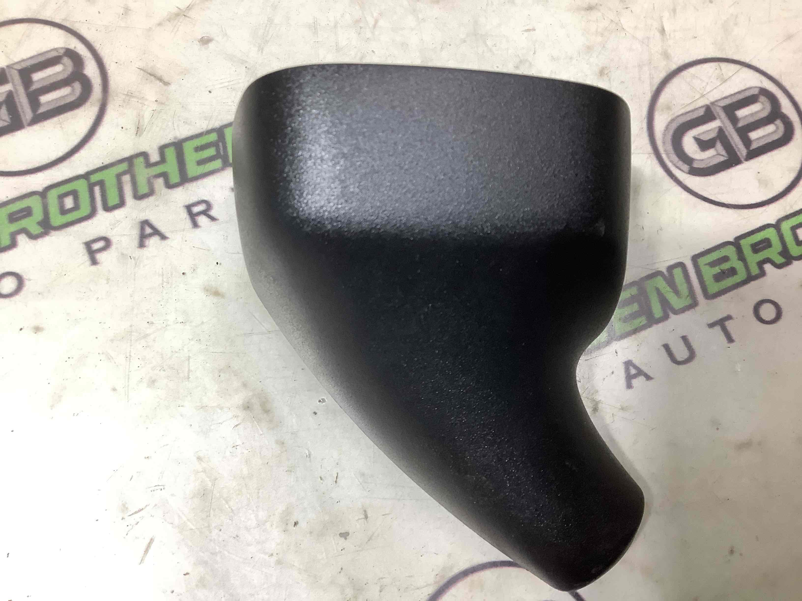 Пластикові елементи салону