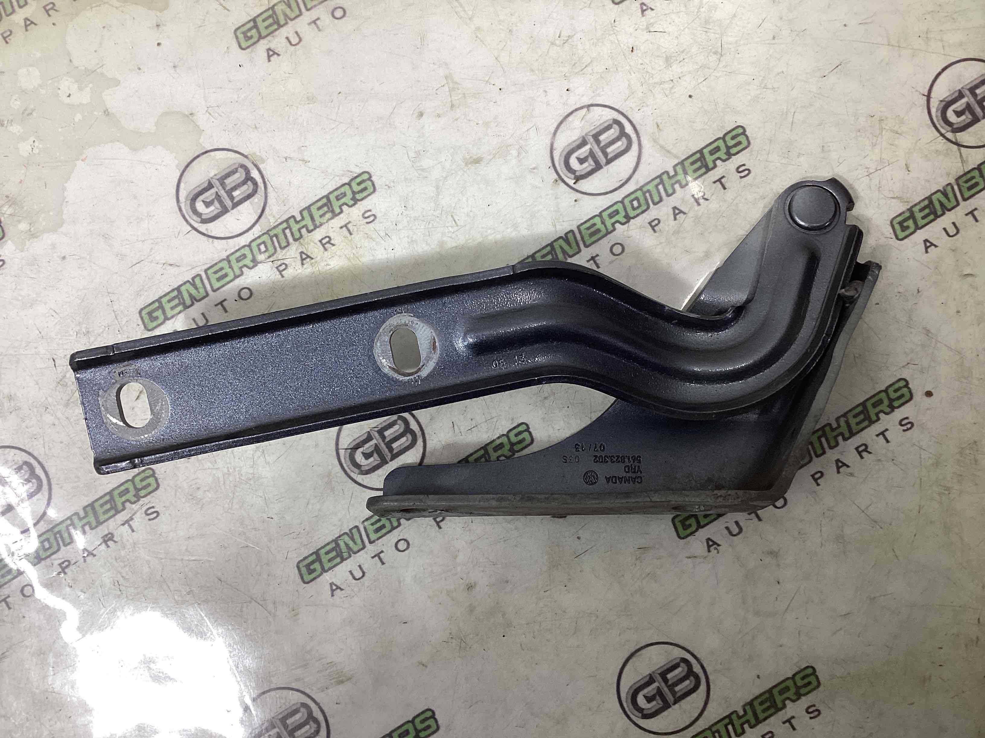 Петля капота, кронштейн капота