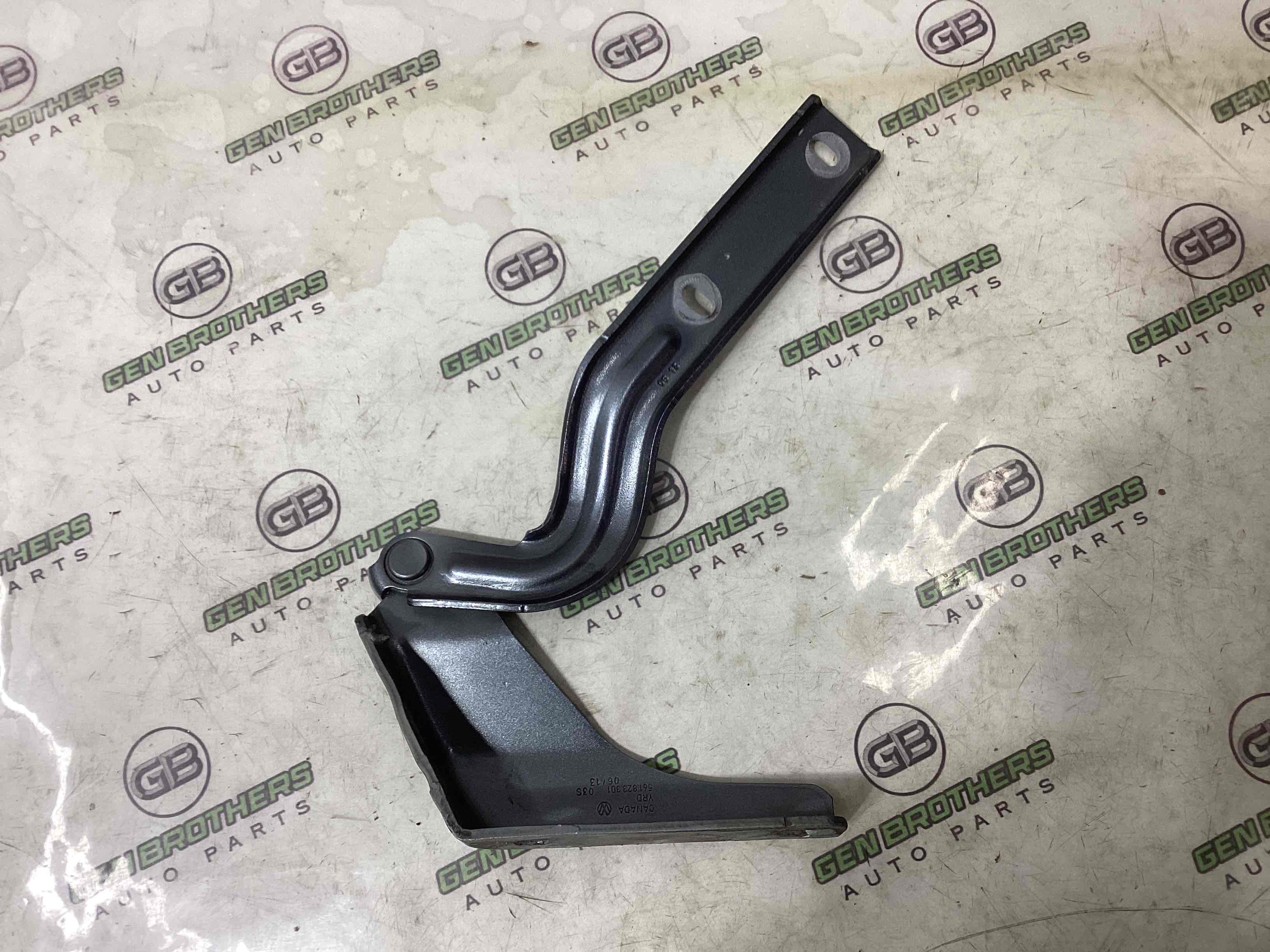 Петля капота, кронштейн капота