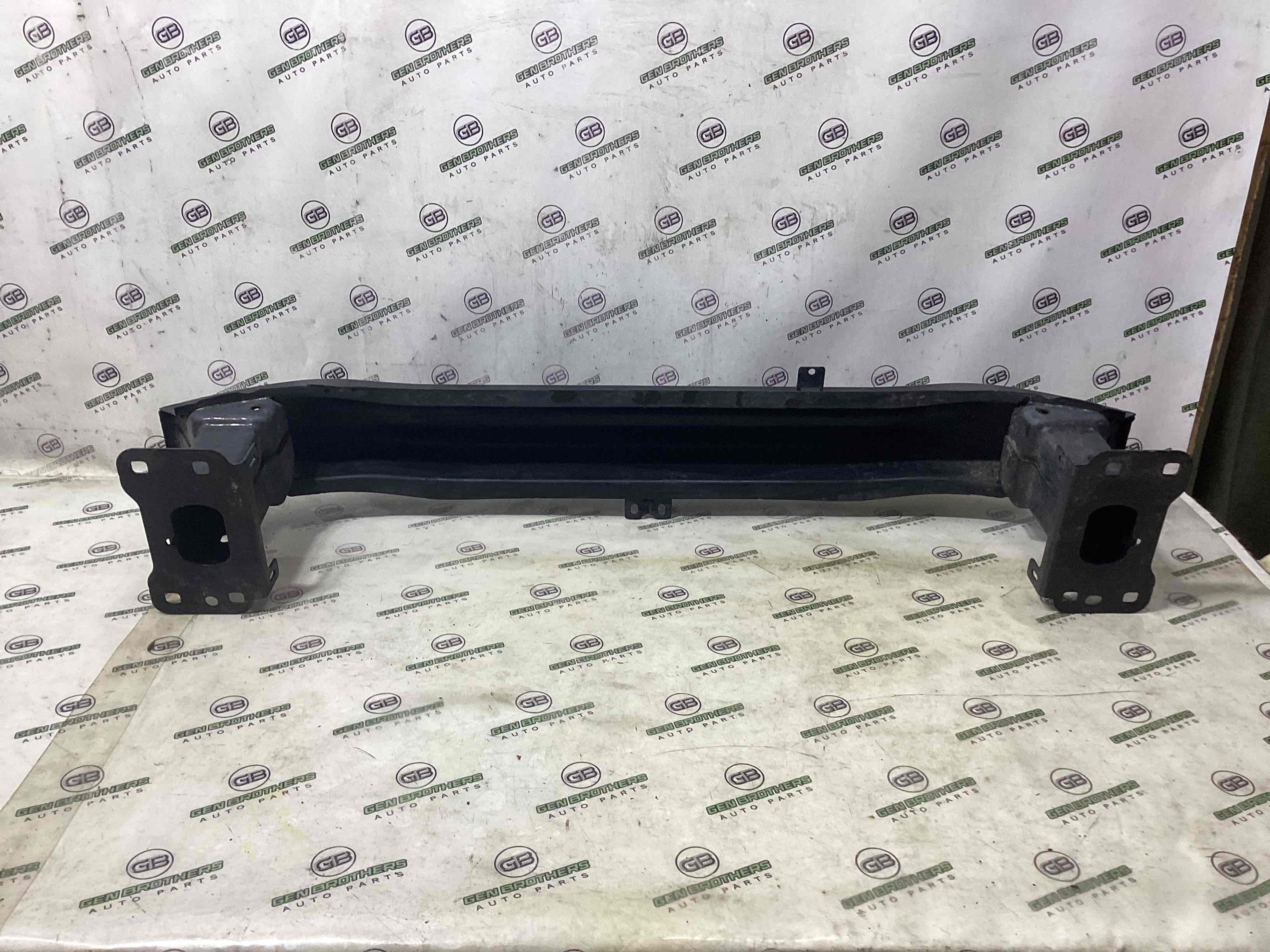 Підсилювач бампера переднього