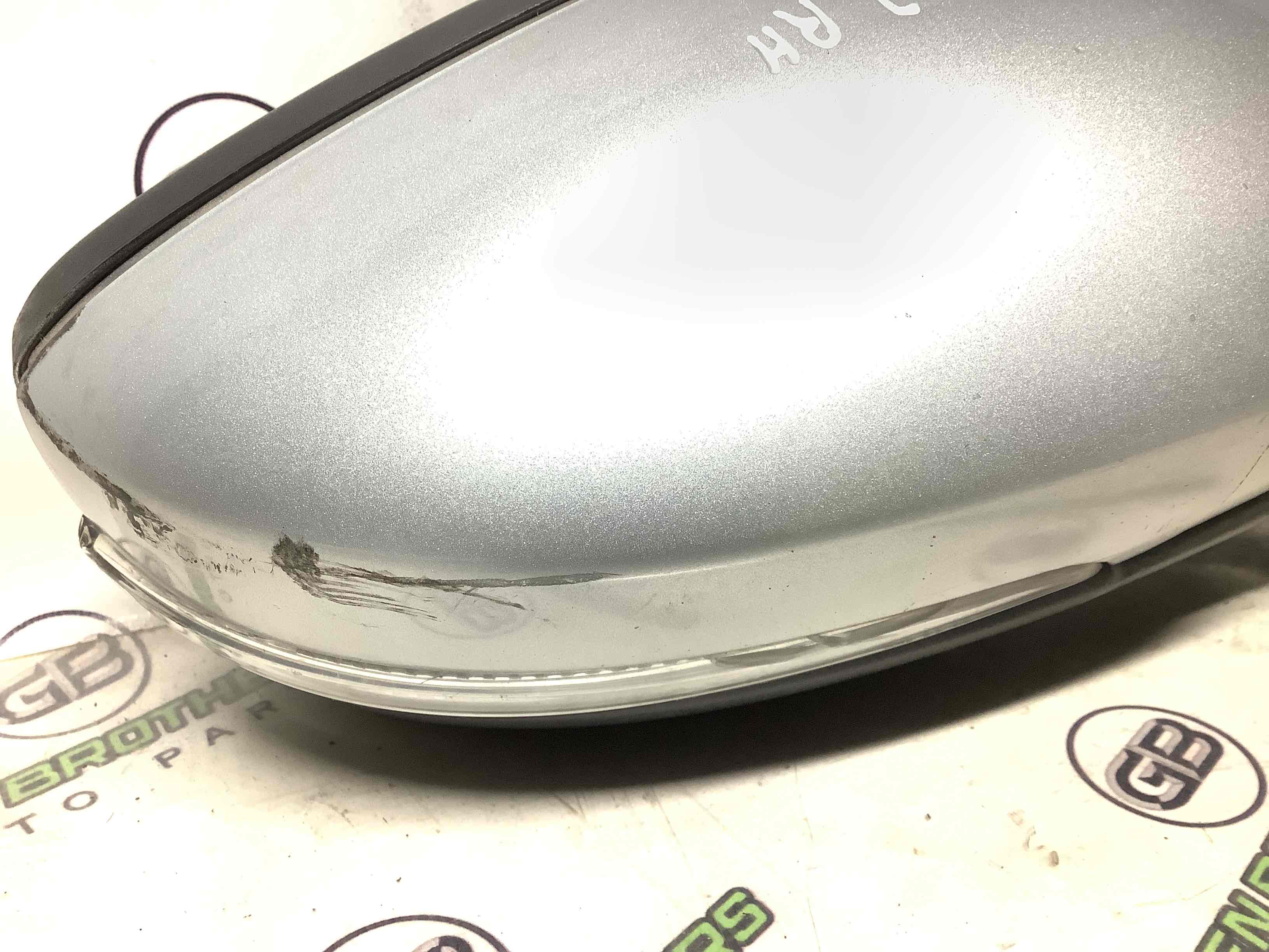 Дзеркало зовнішнє праве