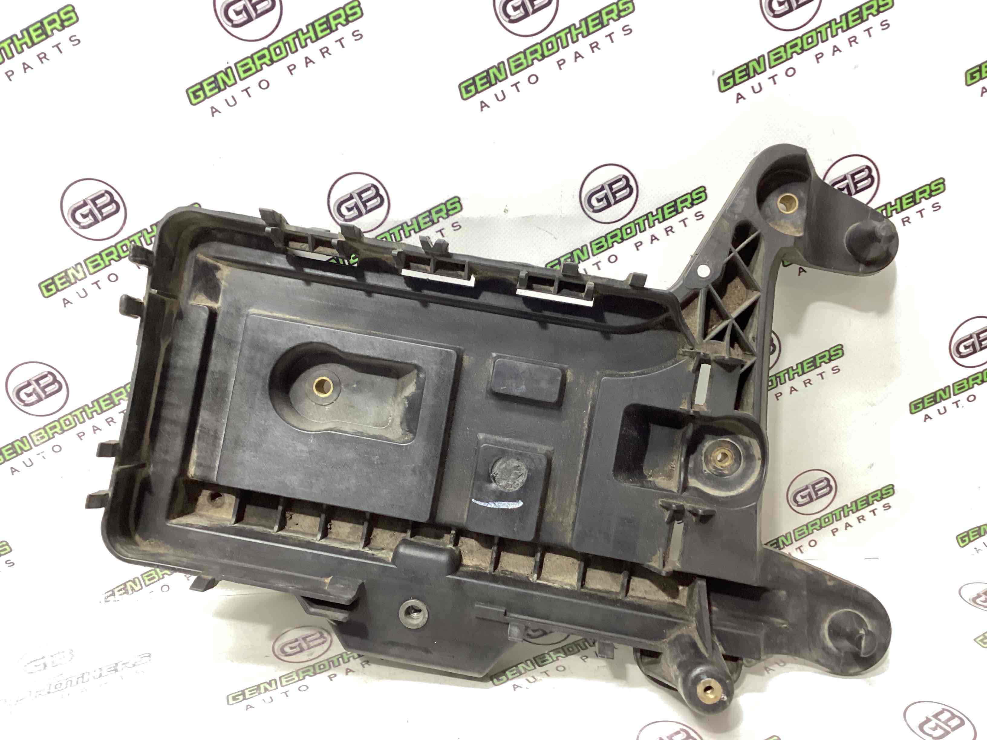 Полиця акумулятора, кришка, кріплення майданчик АКБ