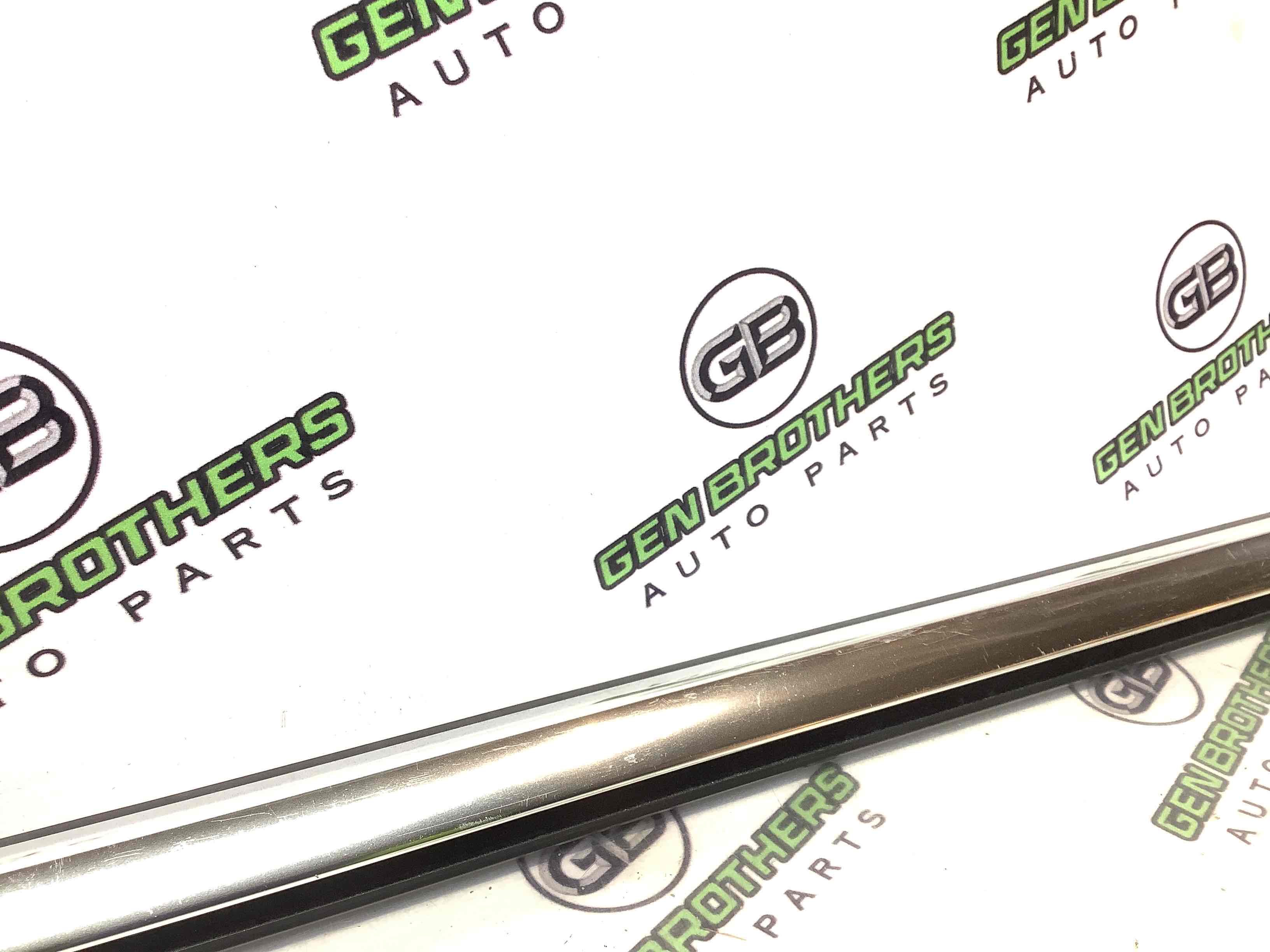 Молдинг двері задньої правої