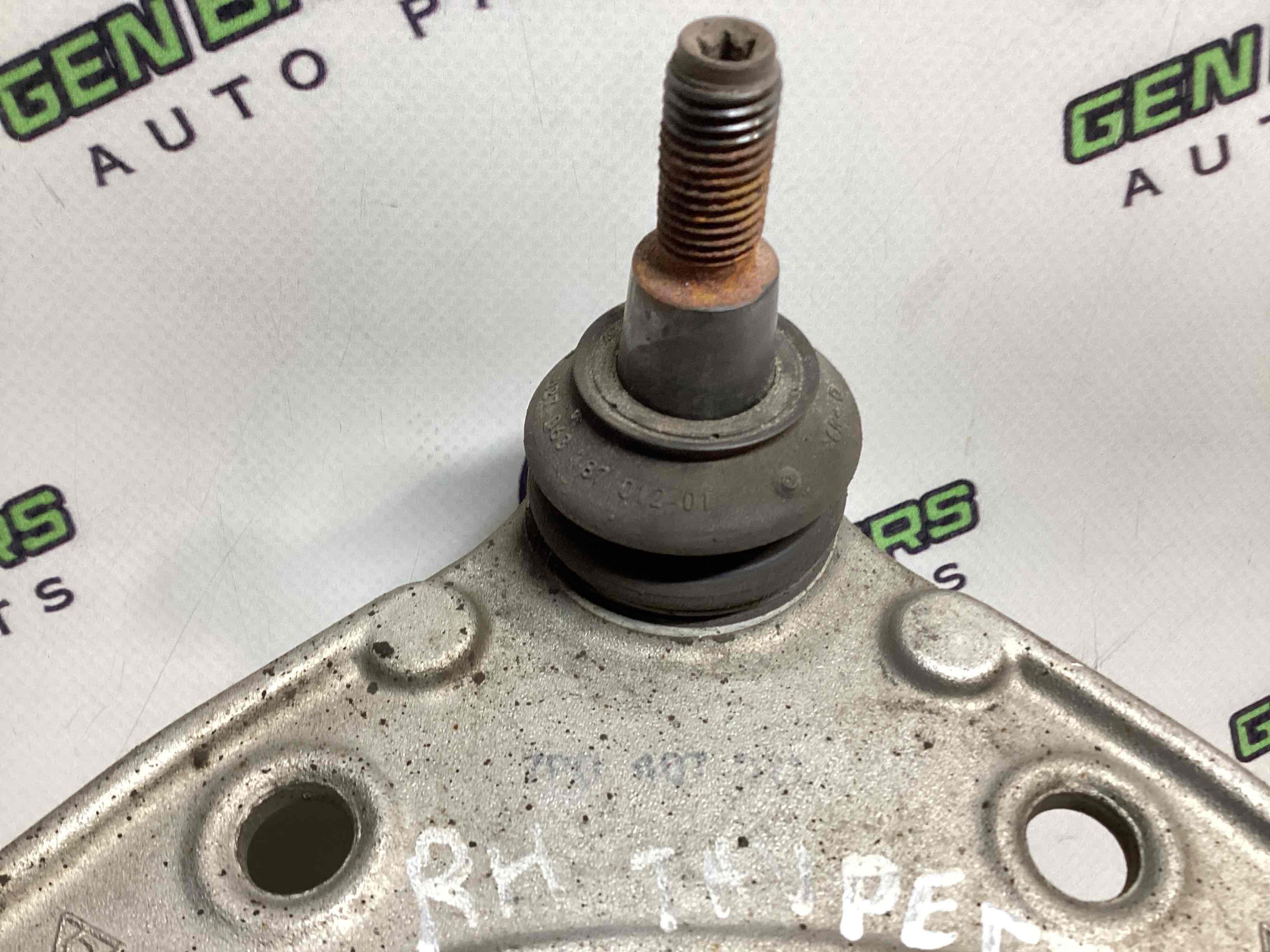 Важіль передній правий