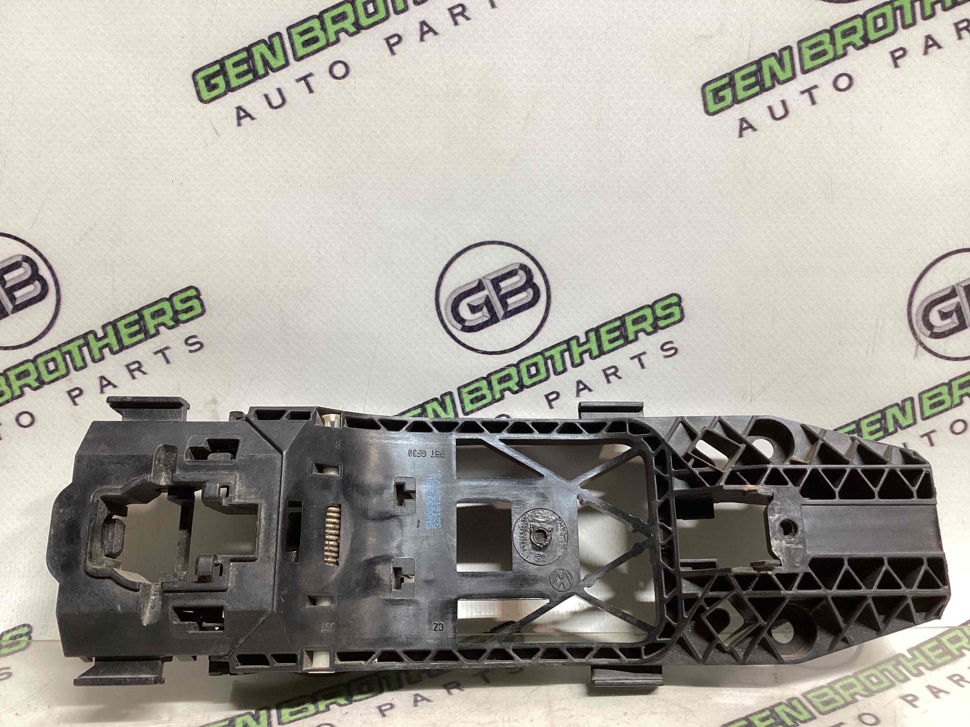 Кронштейн ручки дверей