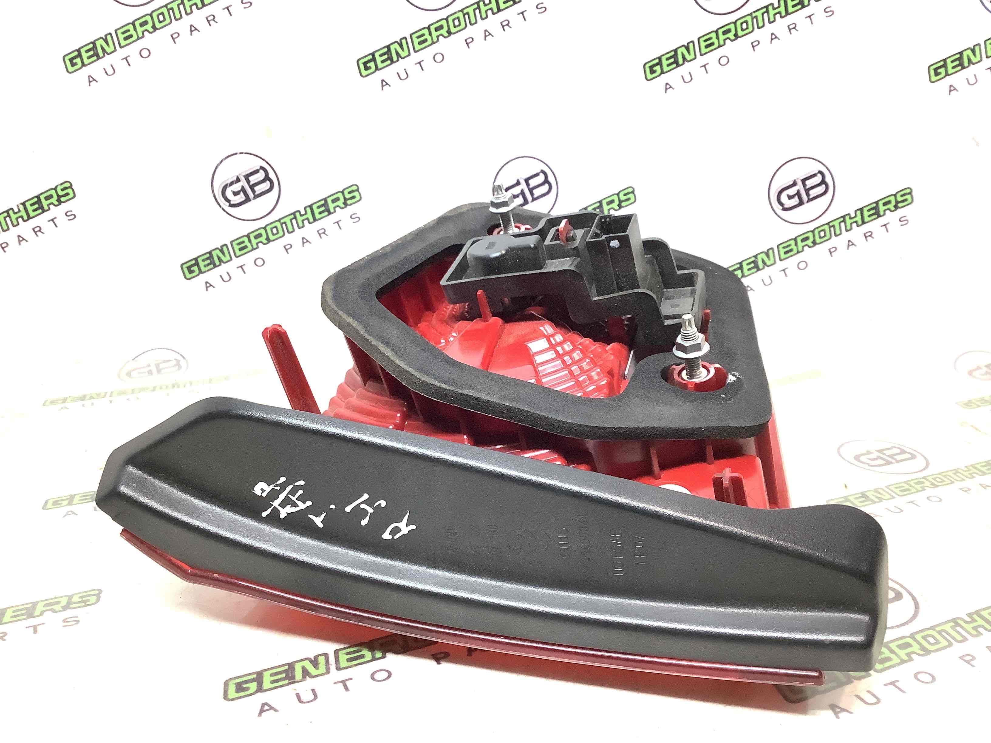 Ліхтар задній правий