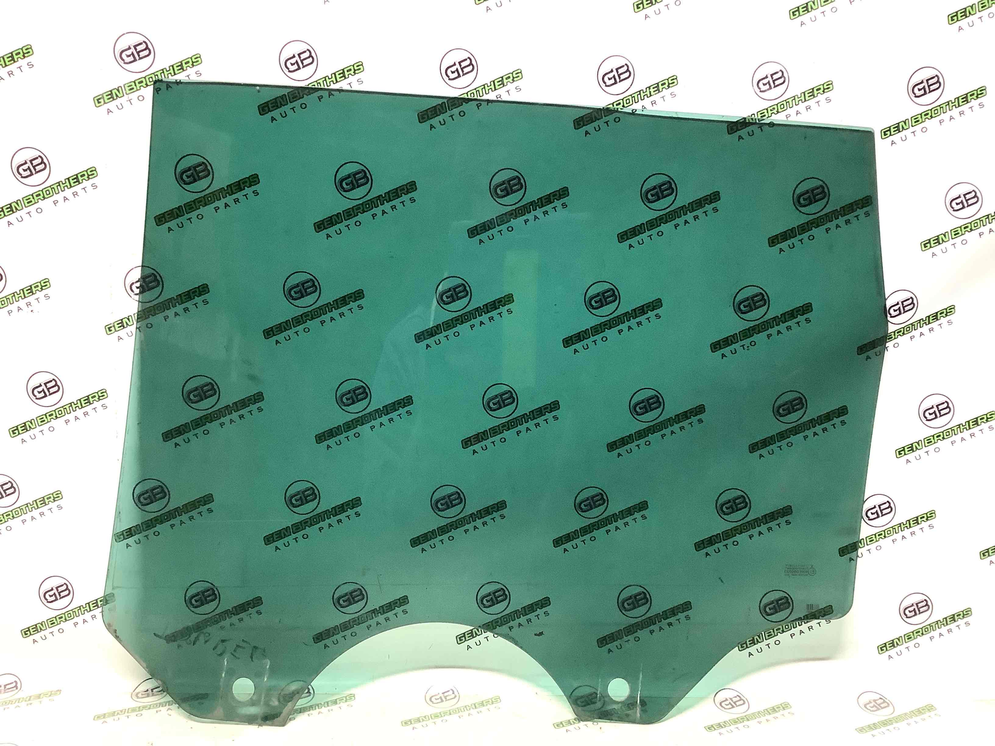 Скло заднє праве