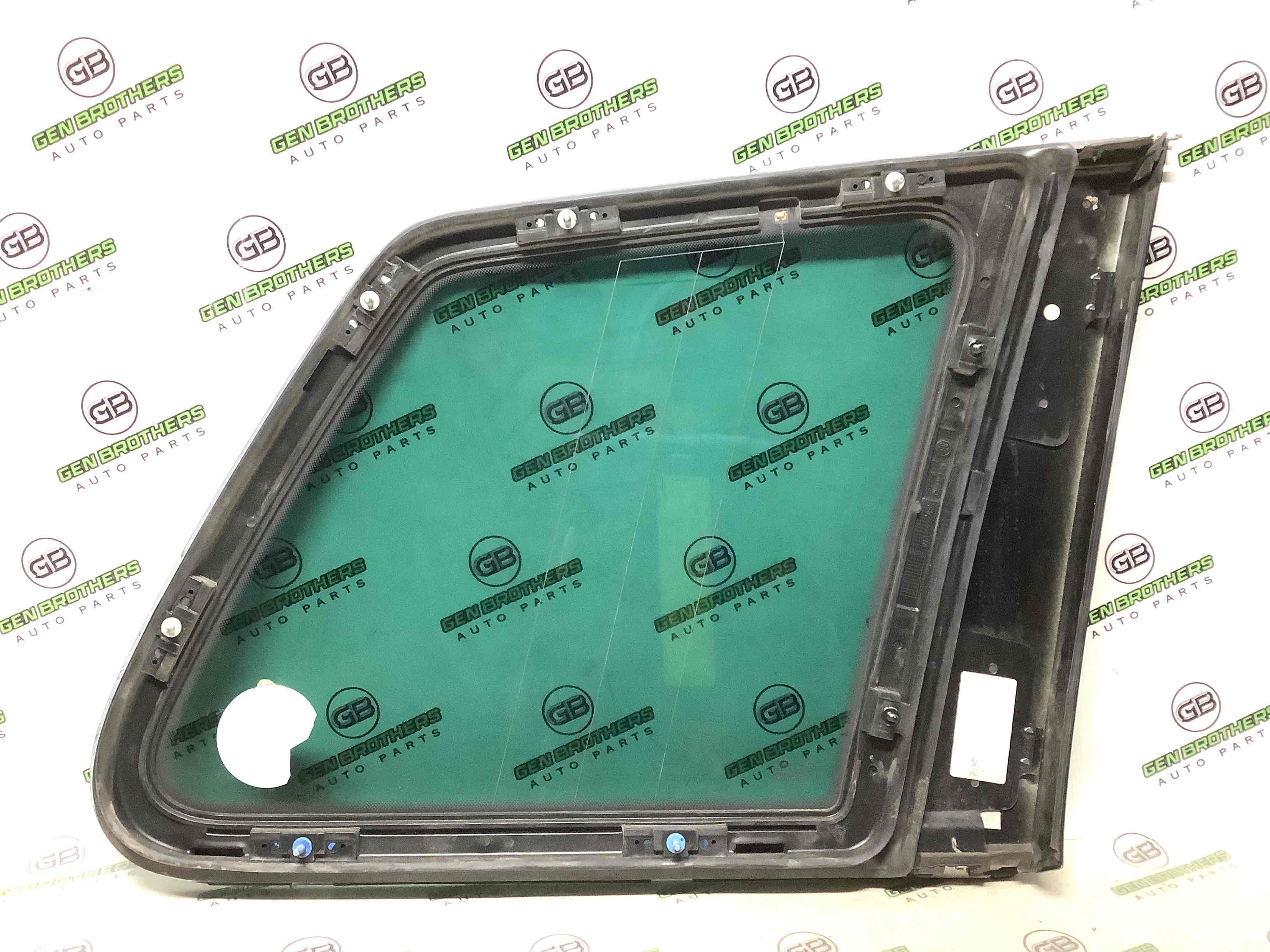 Скло кузовне бічне ліве