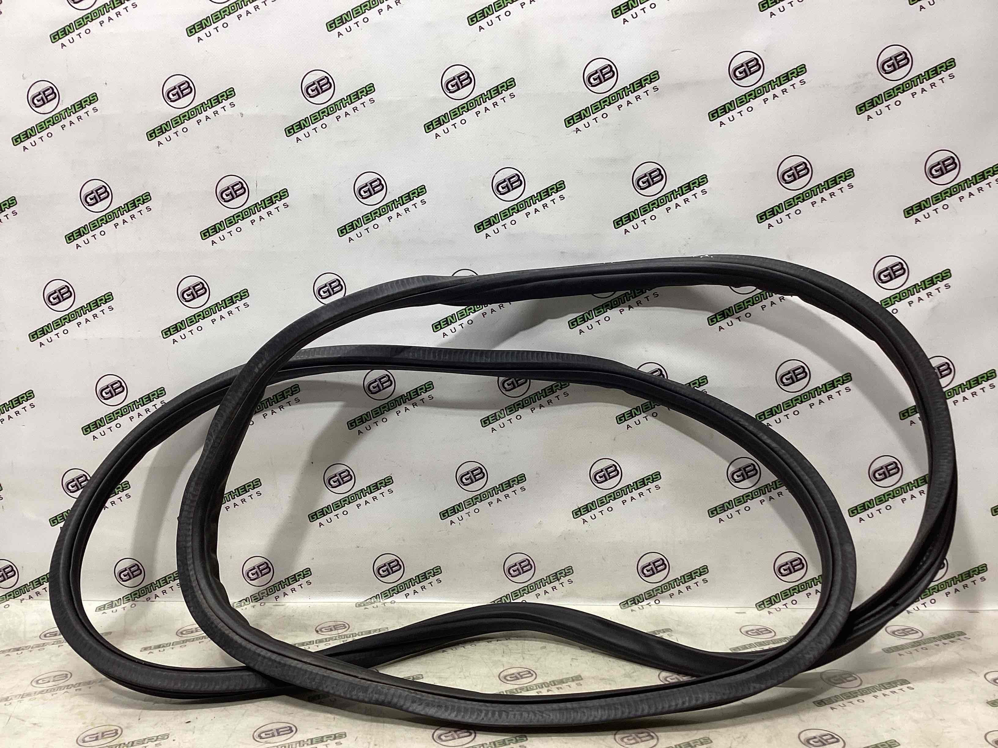 Ущільнювач скла, двері