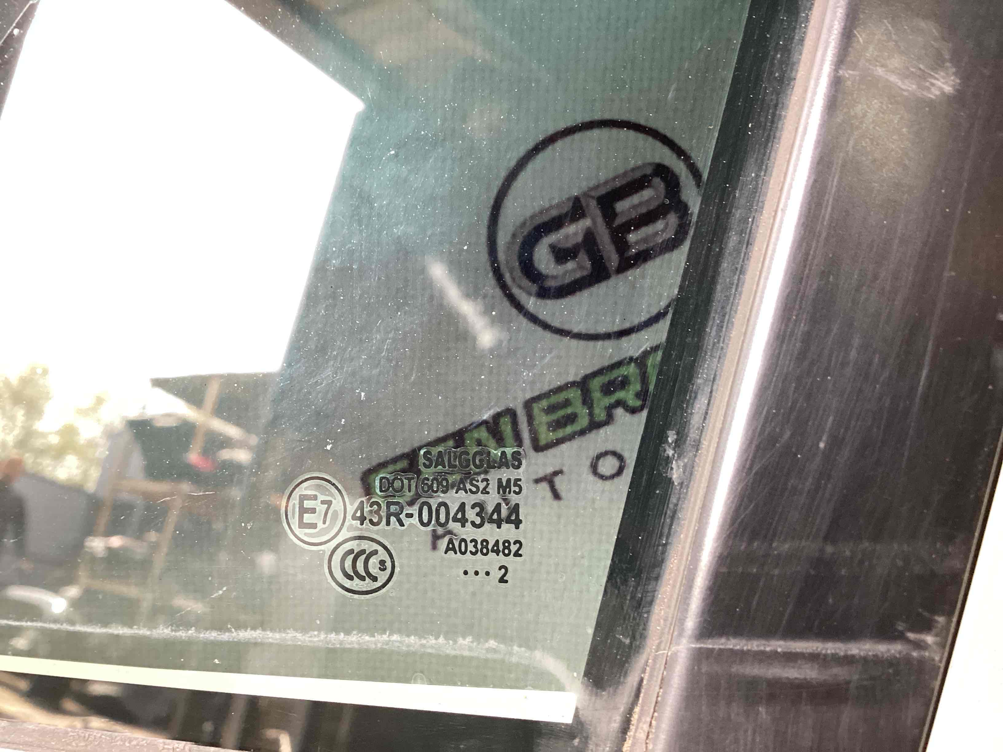 Скло дверей трикутник кватирка