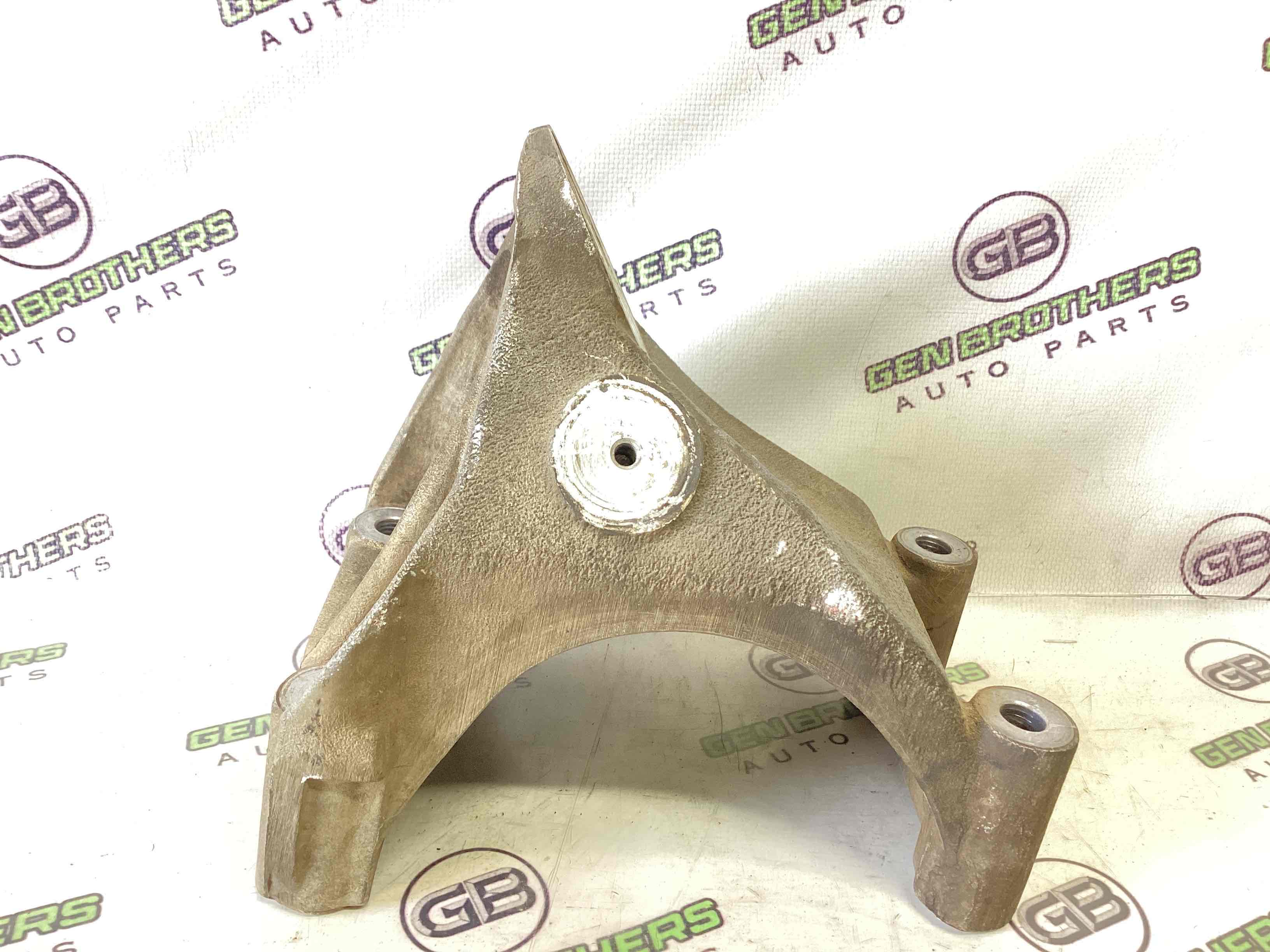 Кронштейн двигуна