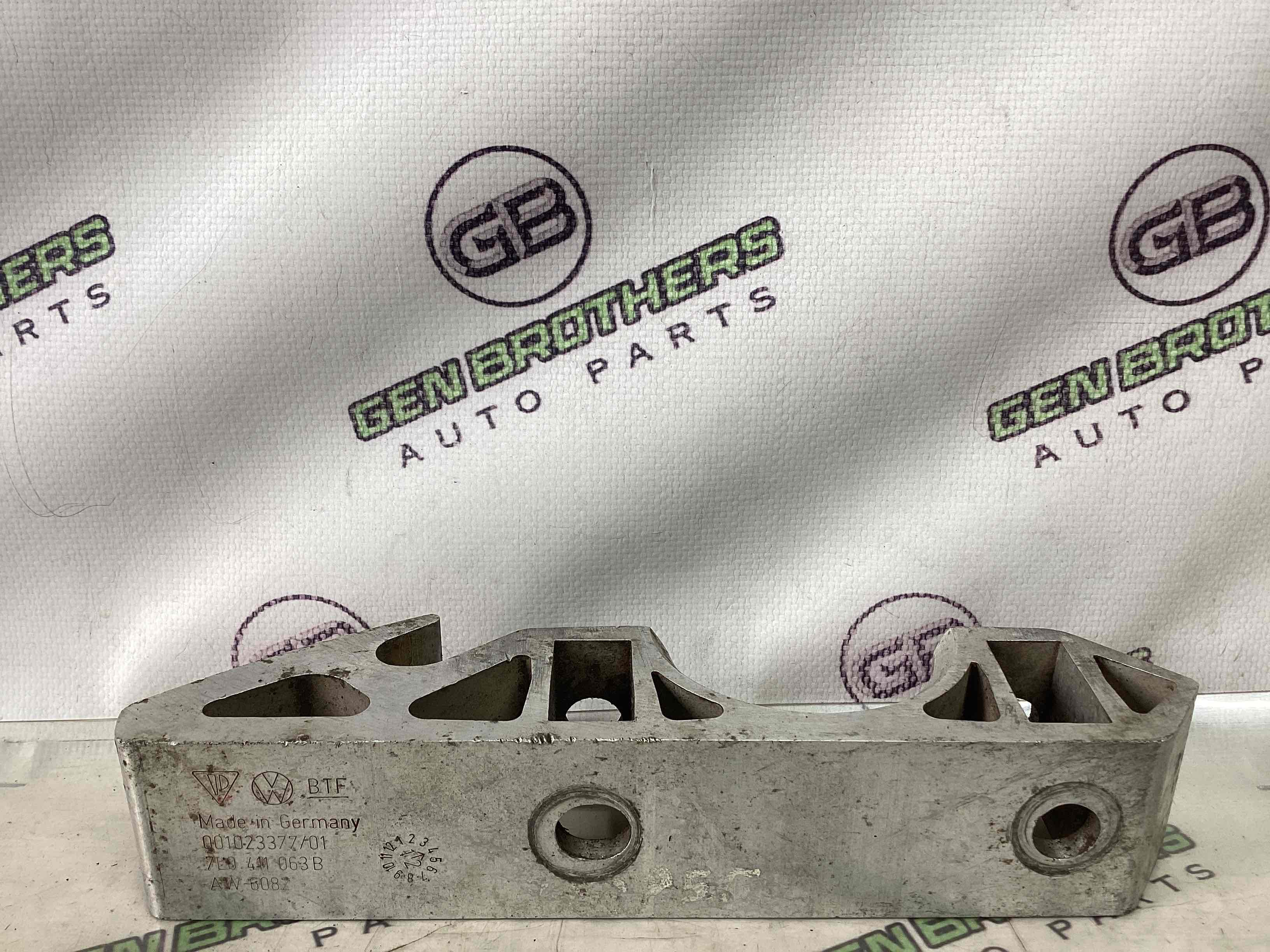 Кріплення, кронштейн