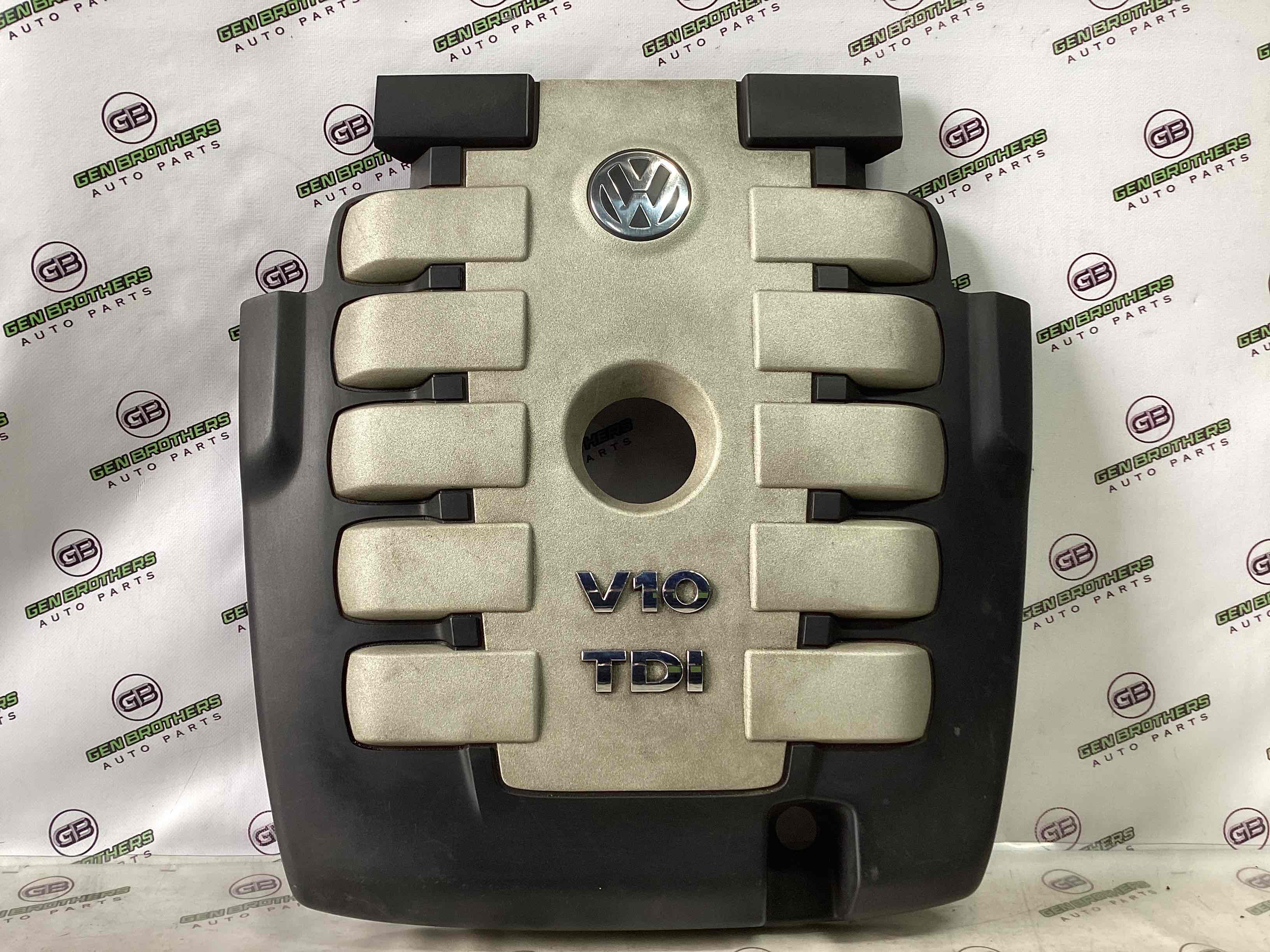 Кришка двигуна декоративна