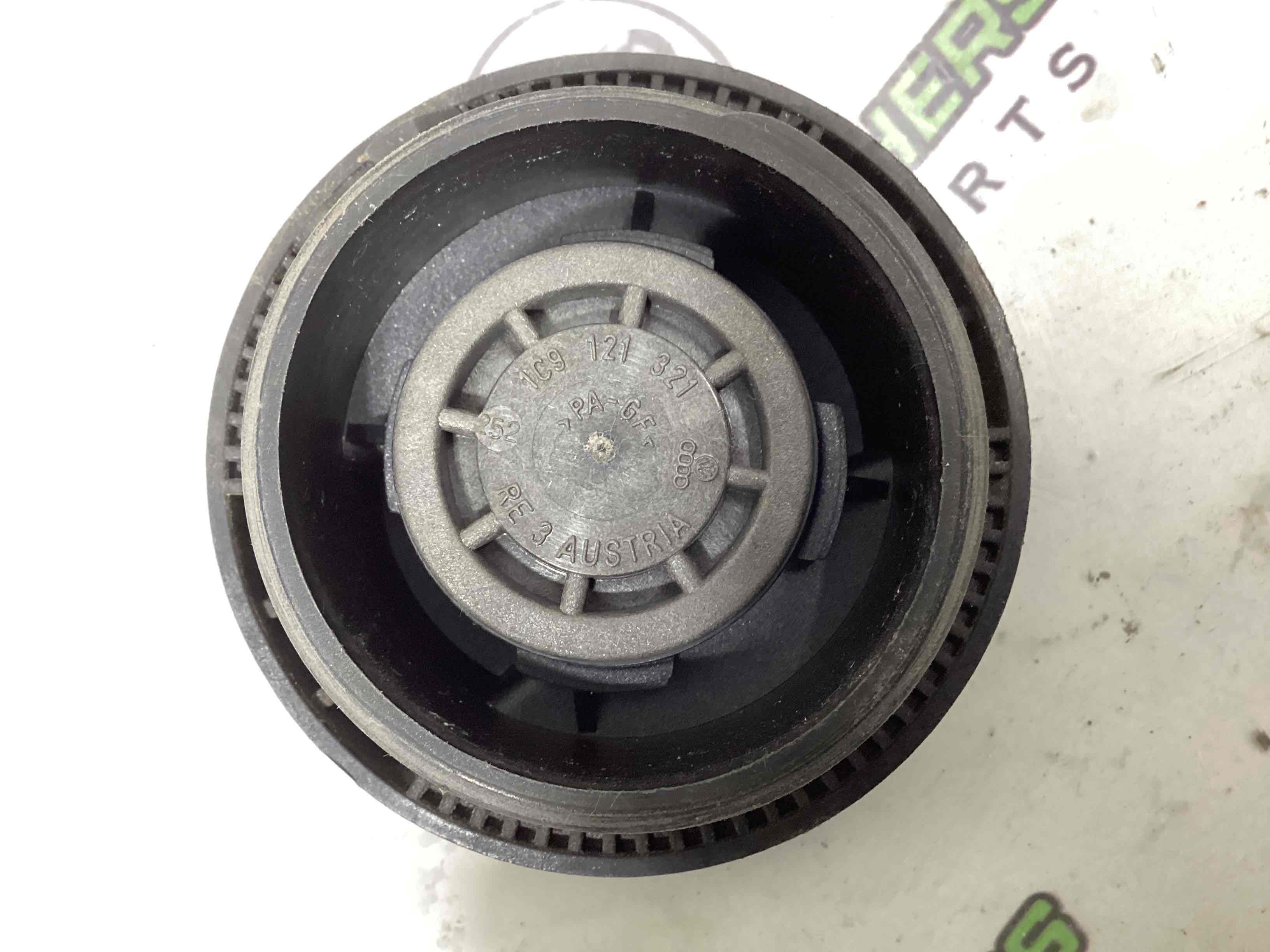 Корок бака, кришка заливної горловини, дотяжка