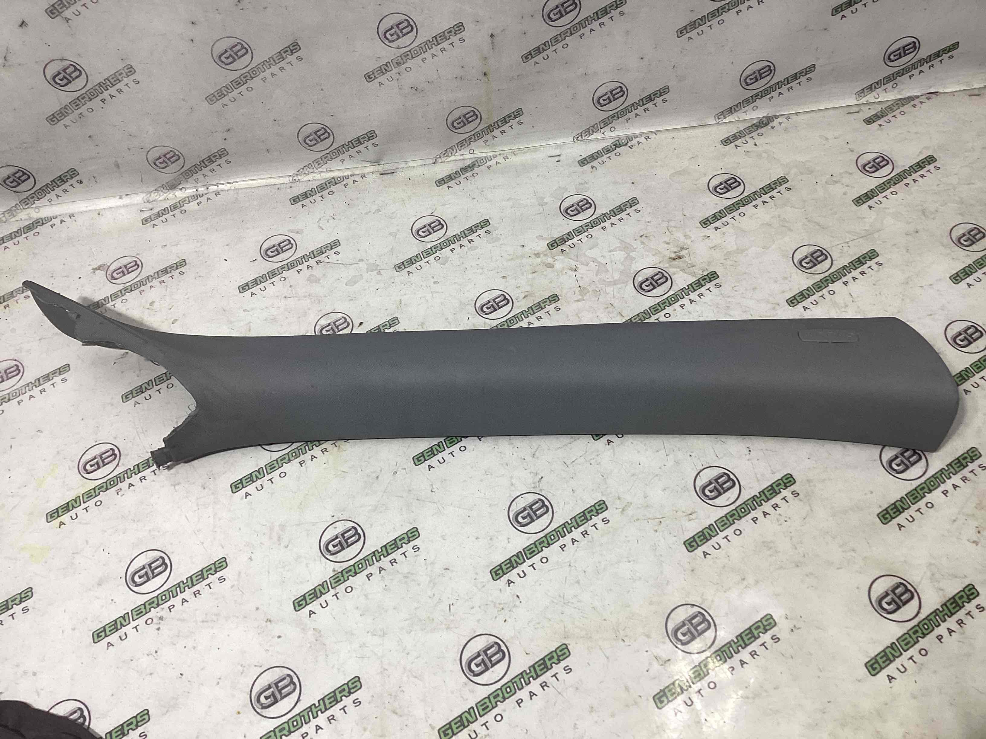 Обшивка передньої стійки права