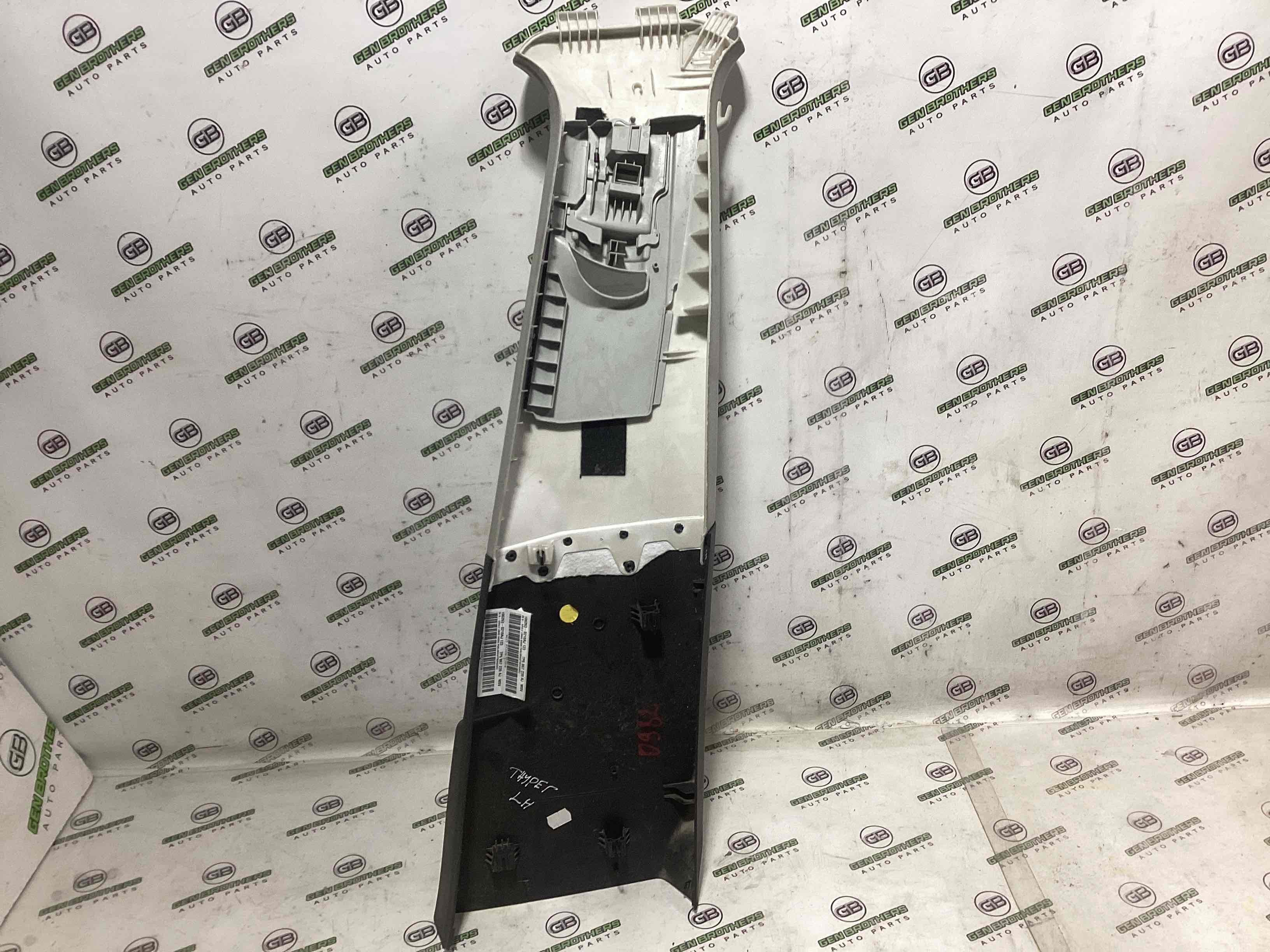 Обшивка центральної стійки ліва