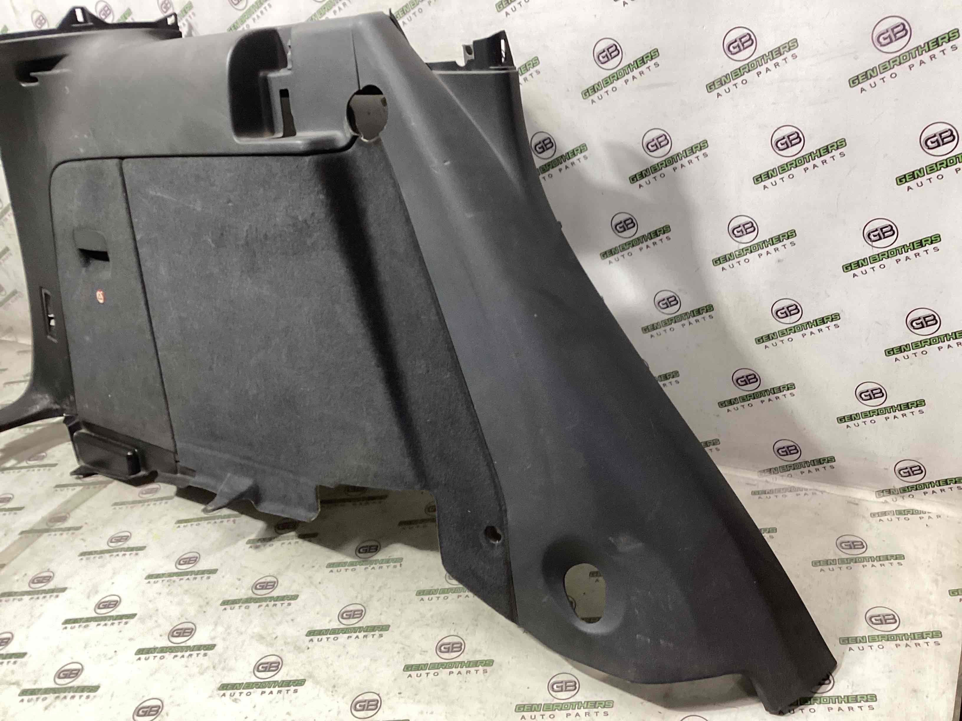 Елементи оздоблення багажника