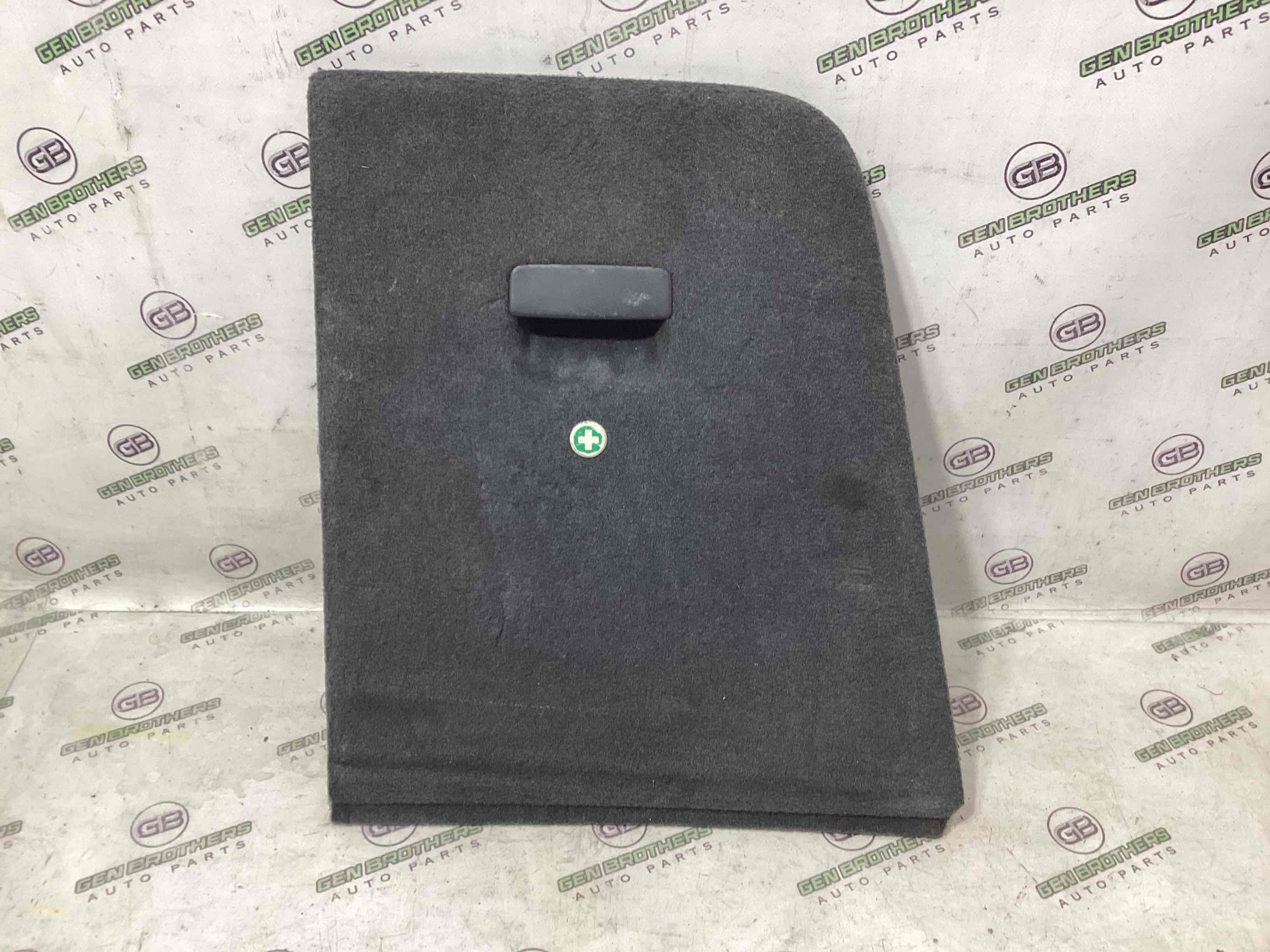 Елементи оздоблення багажника