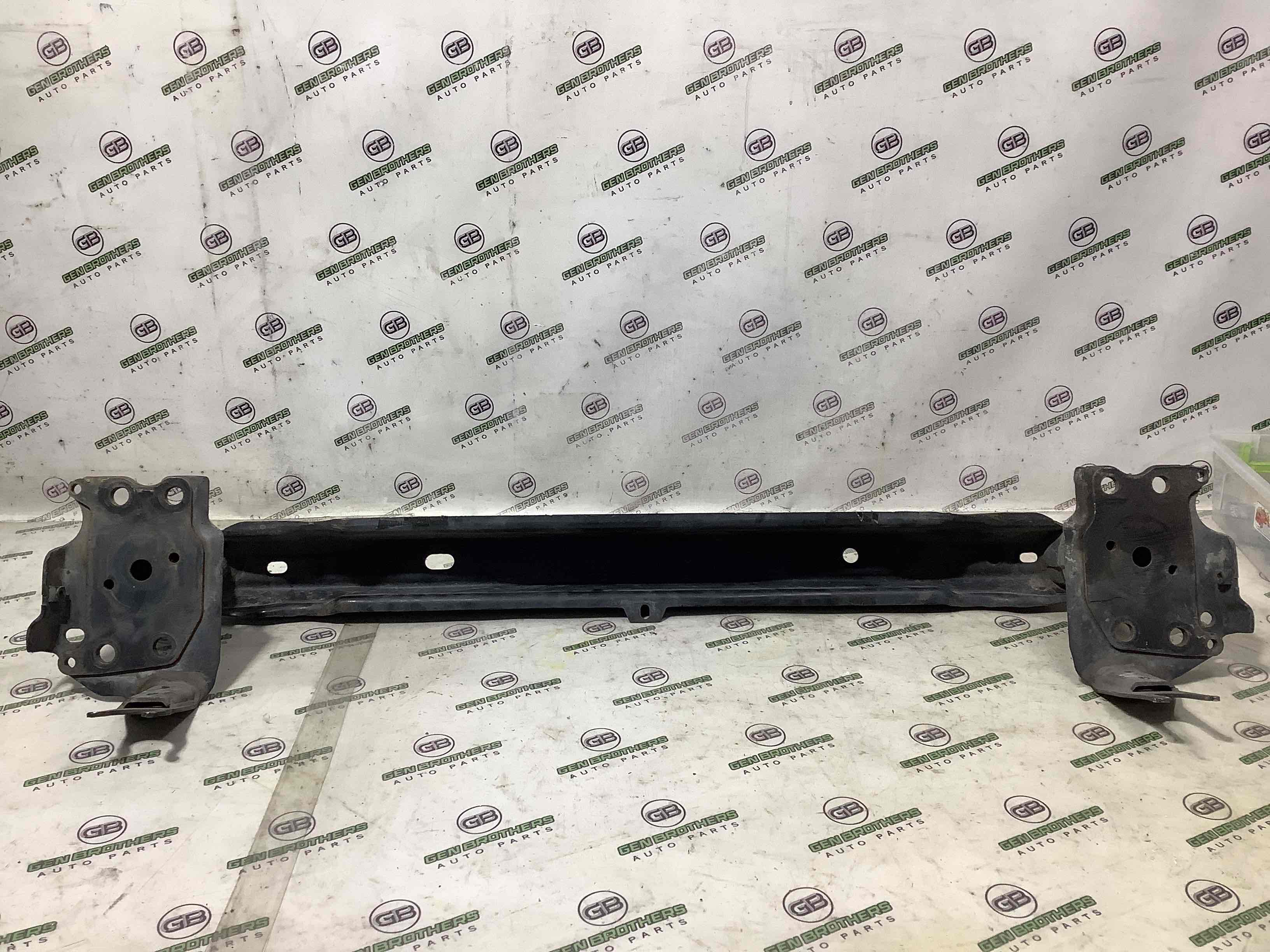 Підсилювач бампера переднього