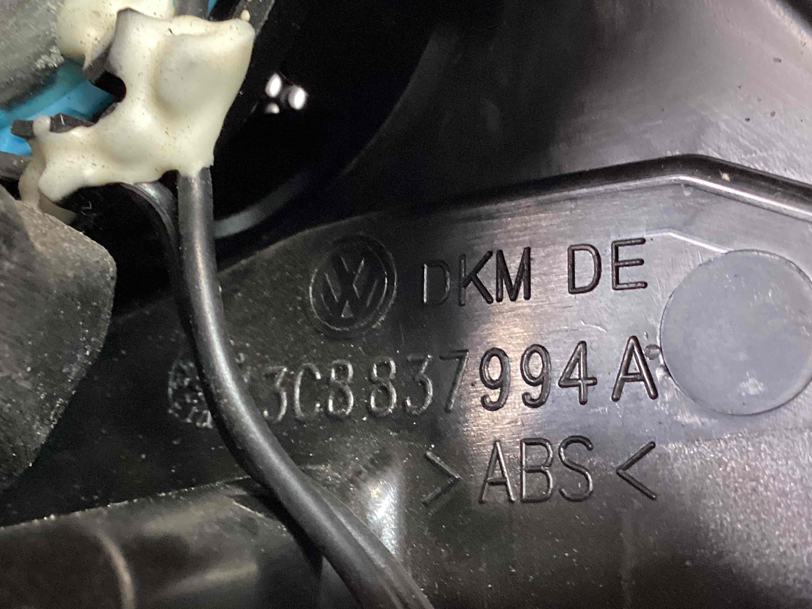 Корпус, накладка, кріплення правого дзеркала