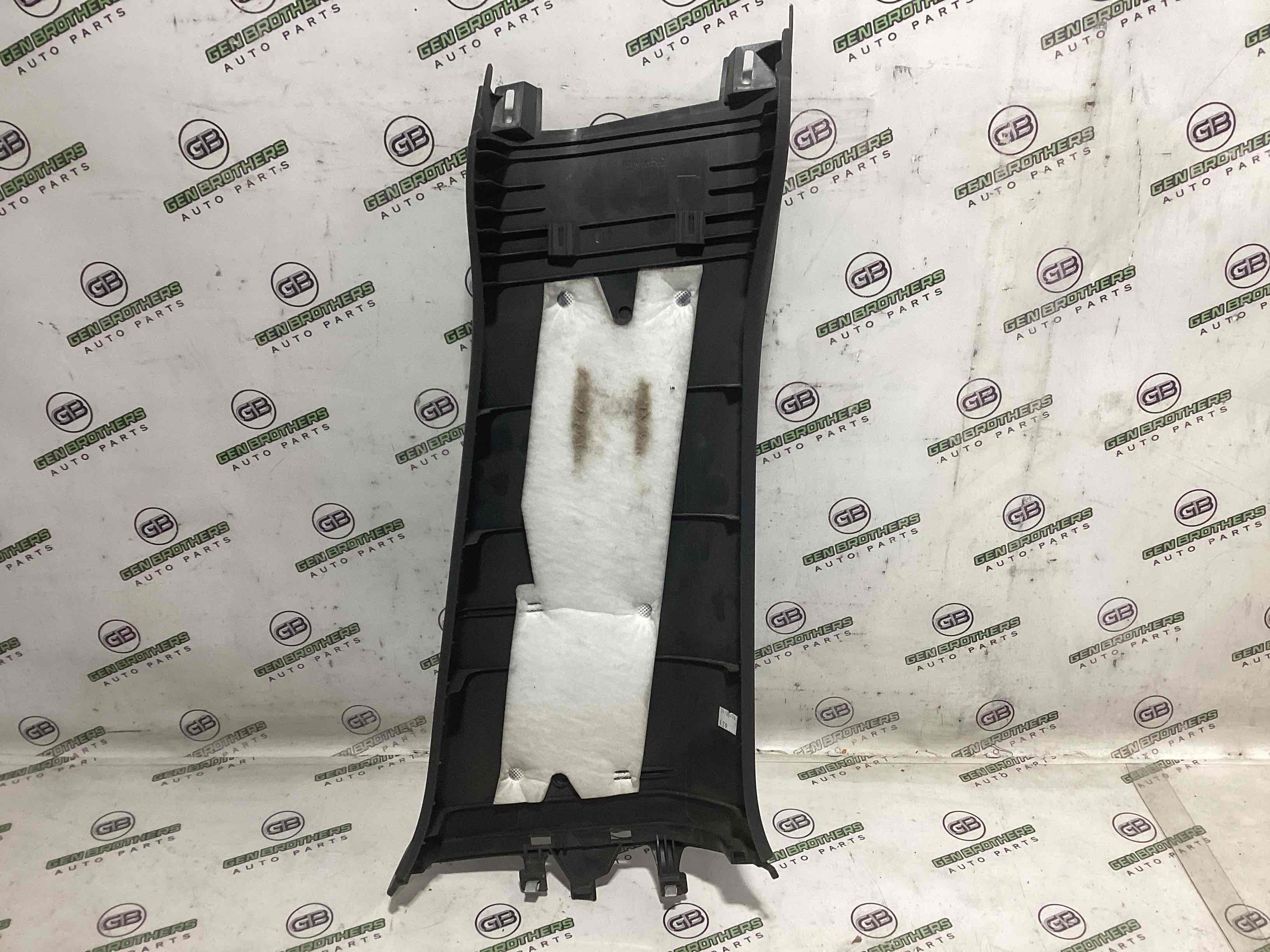 Обшивка центральної стійки ліва