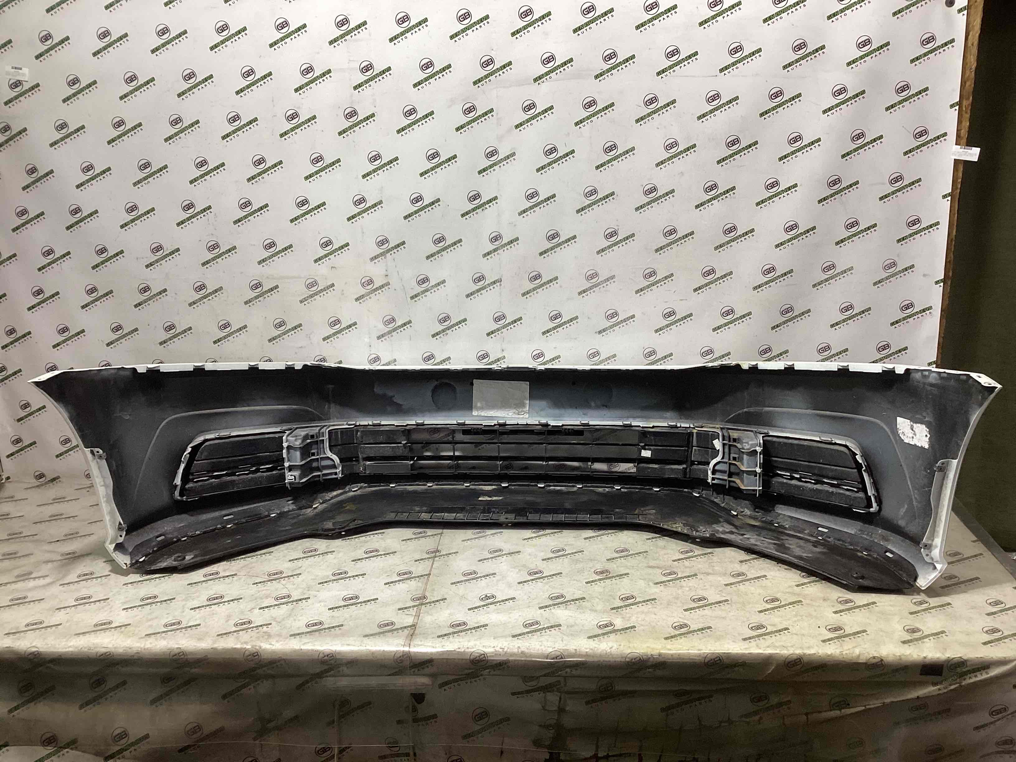 Бампер передній