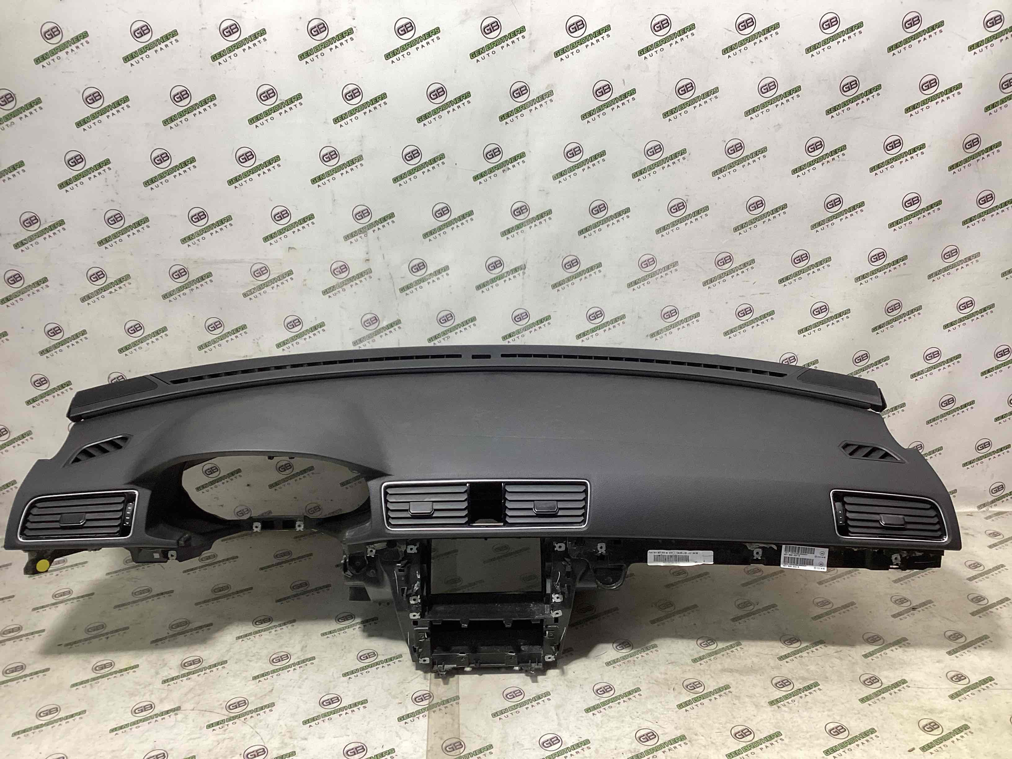 Панель передня салону торпедо