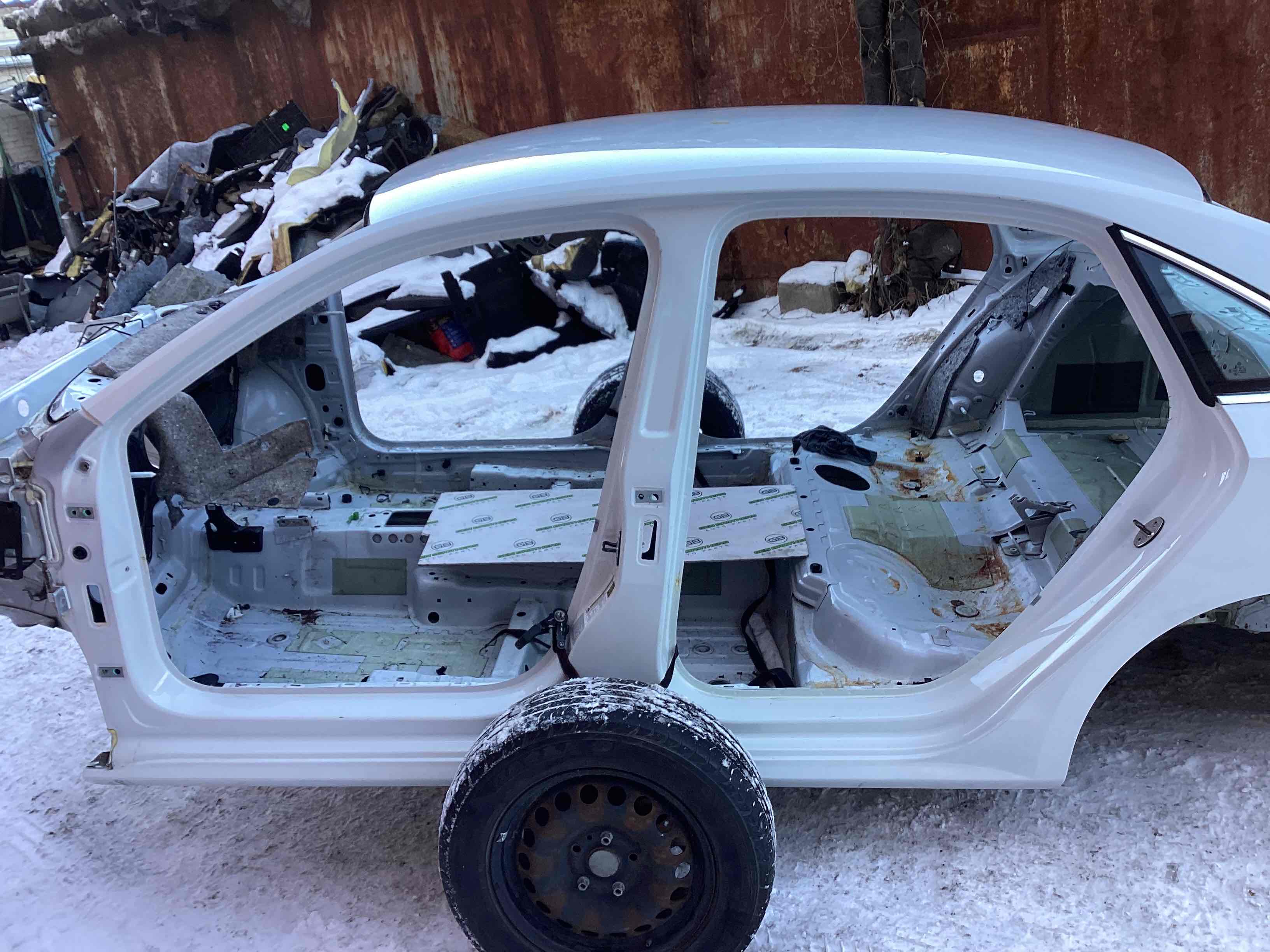 Стійки кузова та пороги