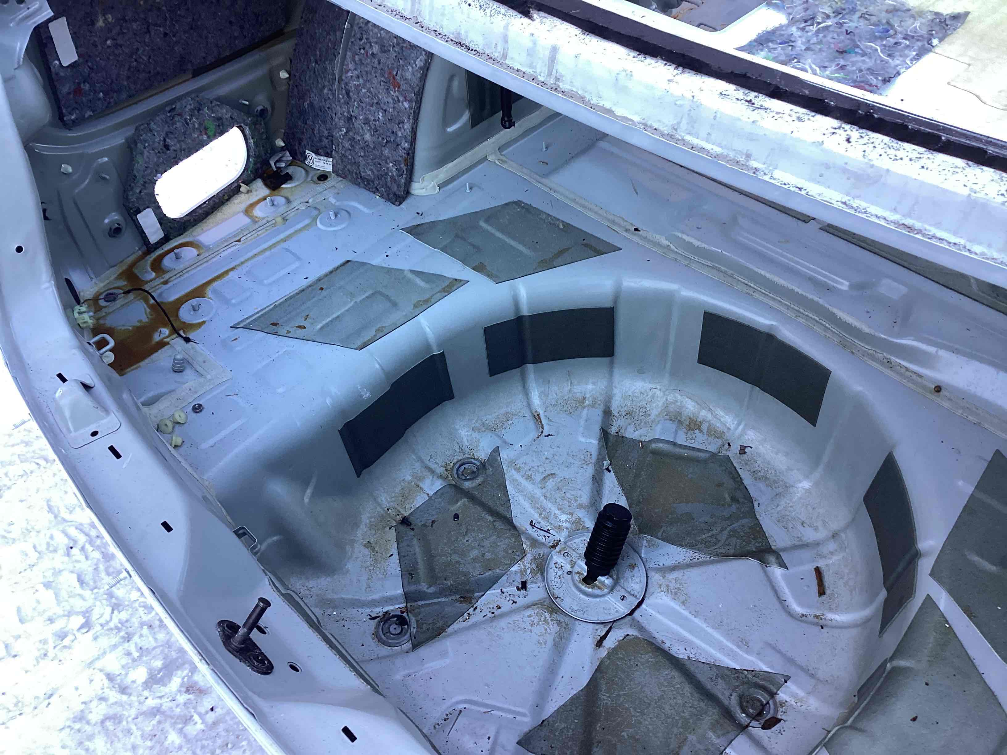 Корито багажника